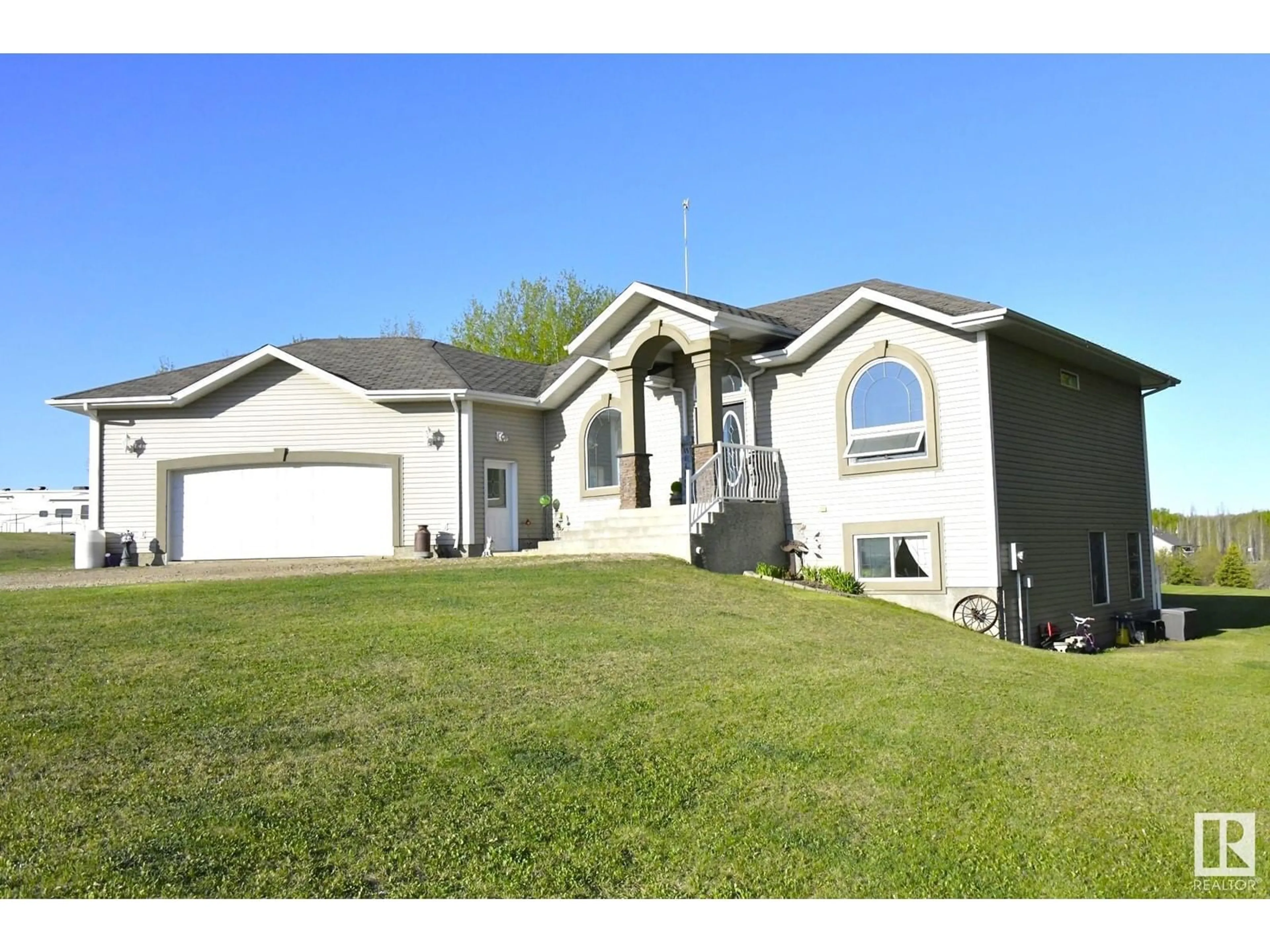 Home with vinyl exterior material, unknown for 433 20212 TWP RD RD, Rural Strathcona County Alberta T8G1E4