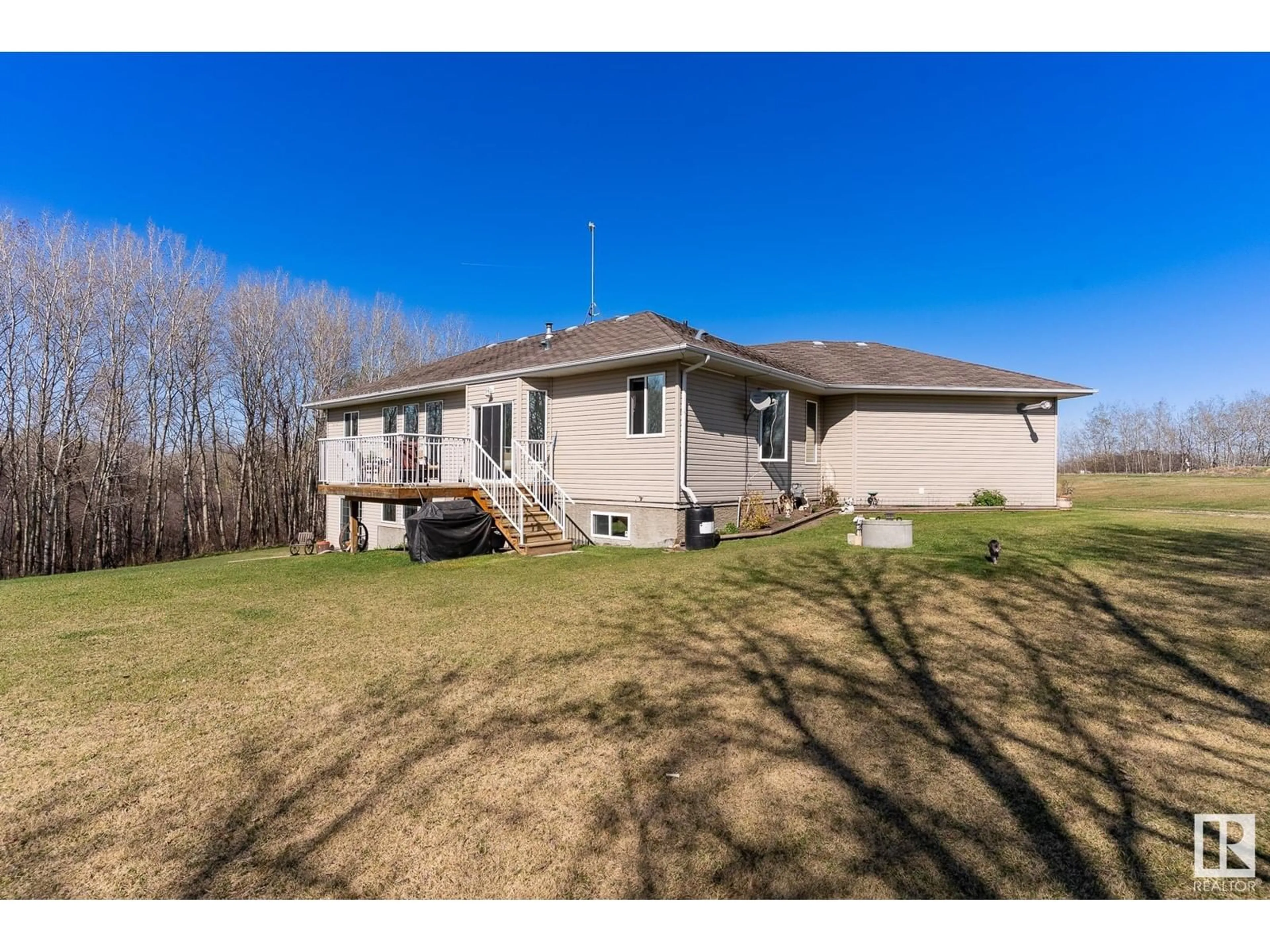 A pic from outside/outdoor area/front of a property/back of a property/a pic from drone, unknown for 433 20212 TWP RD RD, Rural Strathcona County Alberta T8G1E4