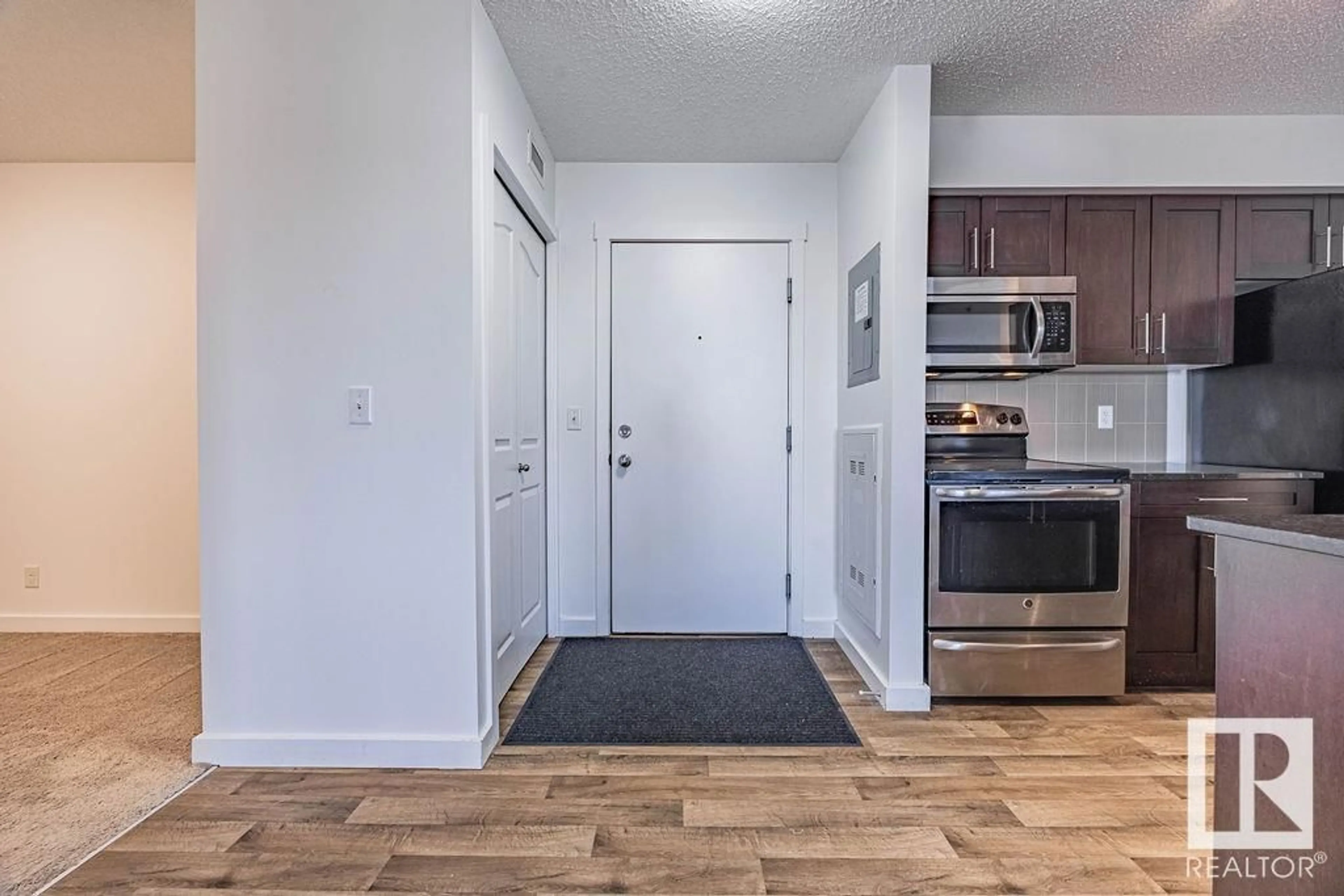 Standard kitchen, unknown for 420 - 12025 22 AV, Edmonton Alberta T6W2Y1