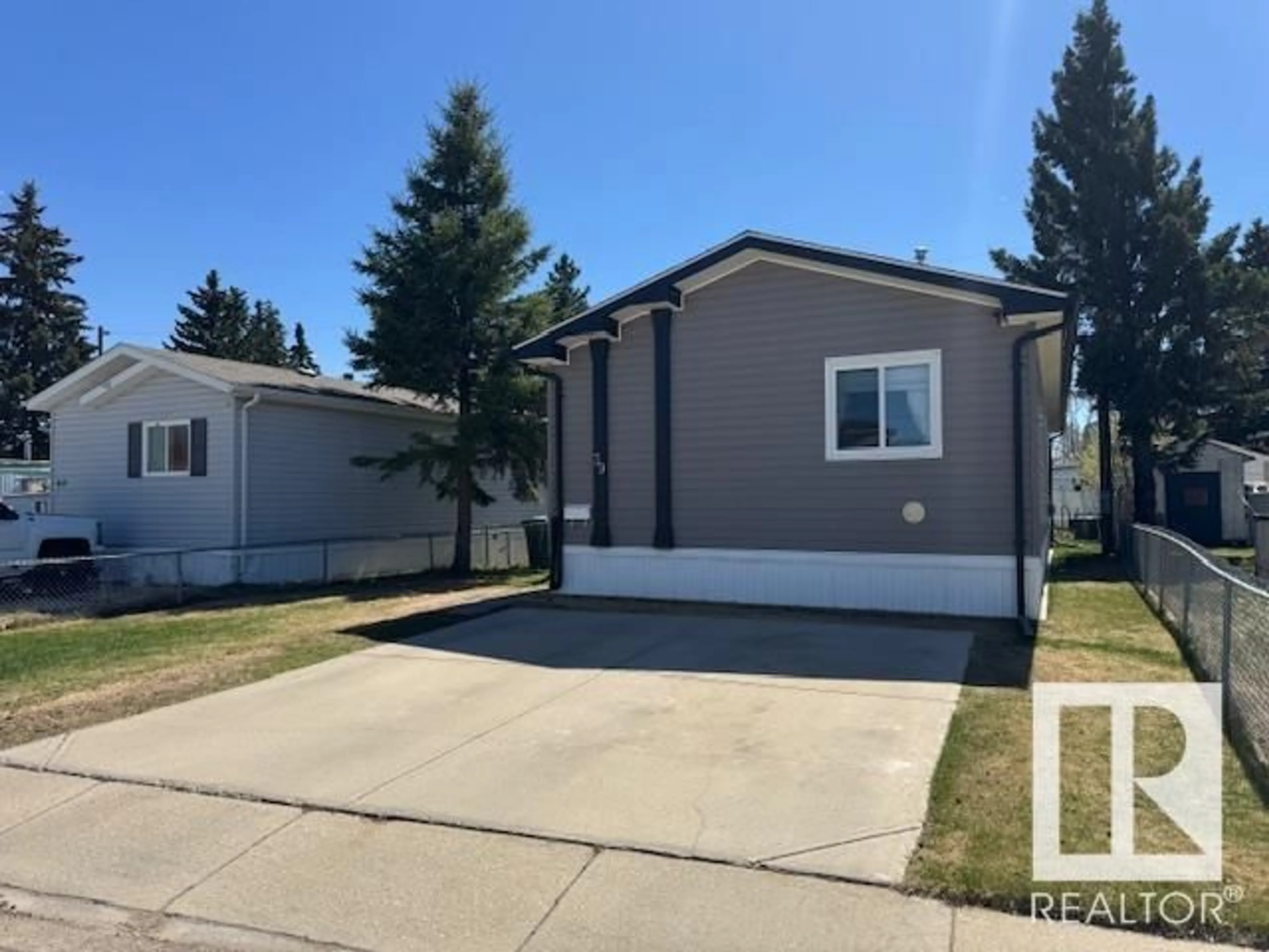 Home with vinyl exterior material, street for 4306 - 39 47 ST, Wetaskiwin Alberta T9A1W6