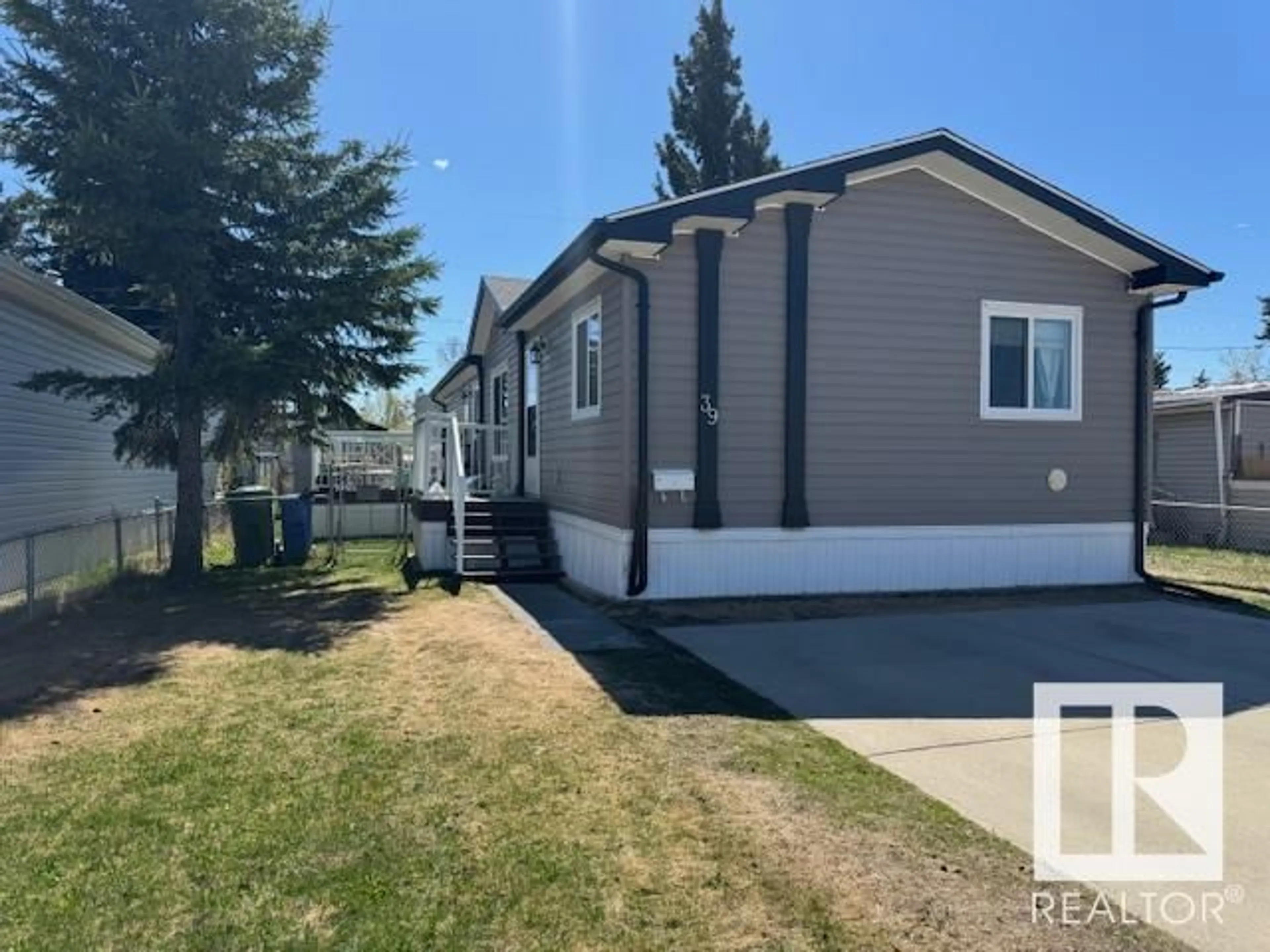 Home with vinyl exterior material, unknown for 4306 - 39 47 ST, Wetaskiwin Alberta T9A1W6