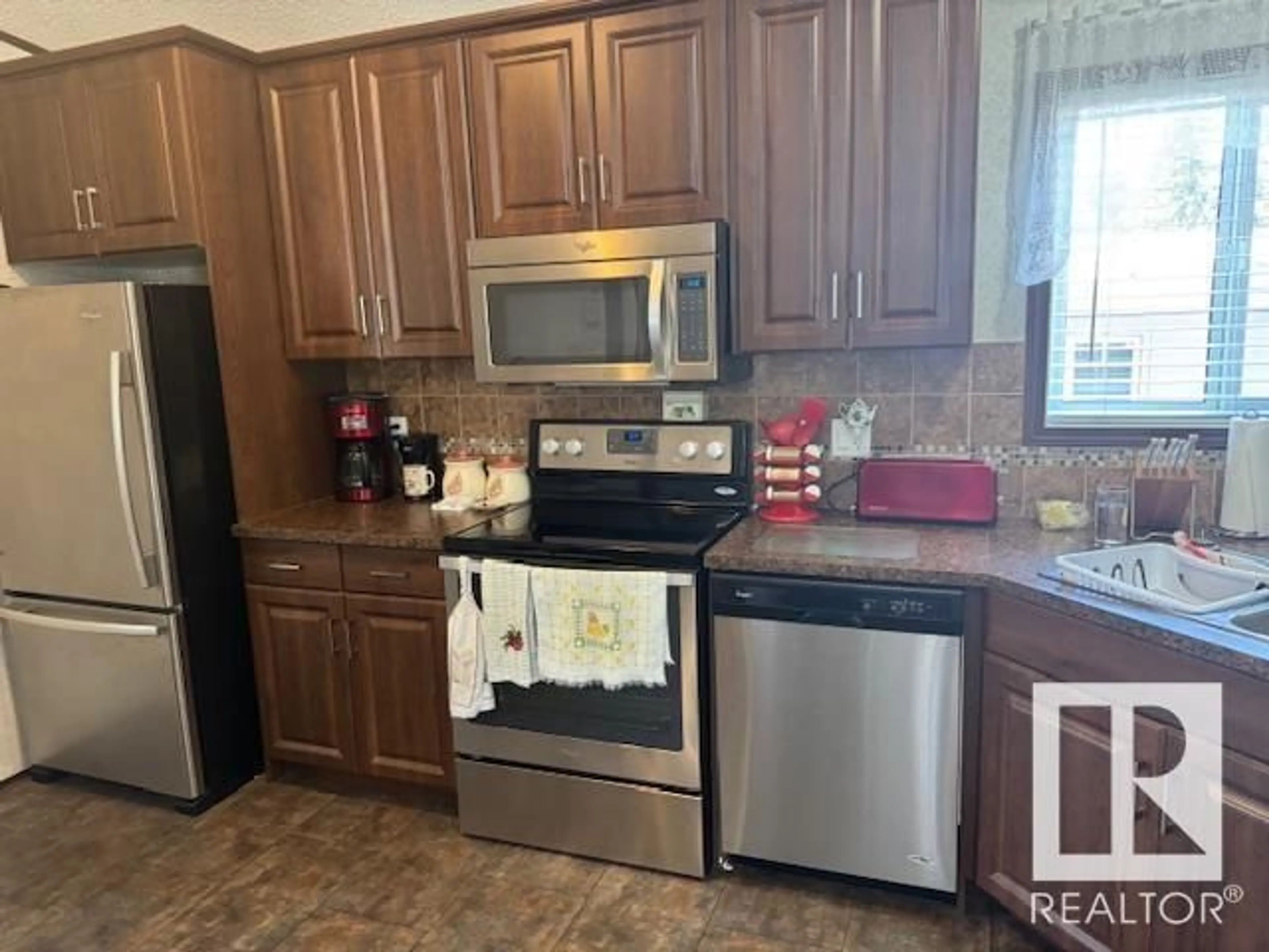 Standard kitchen, unknown for 4306 - 39 47 ST, Wetaskiwin Alberta T9A1W6