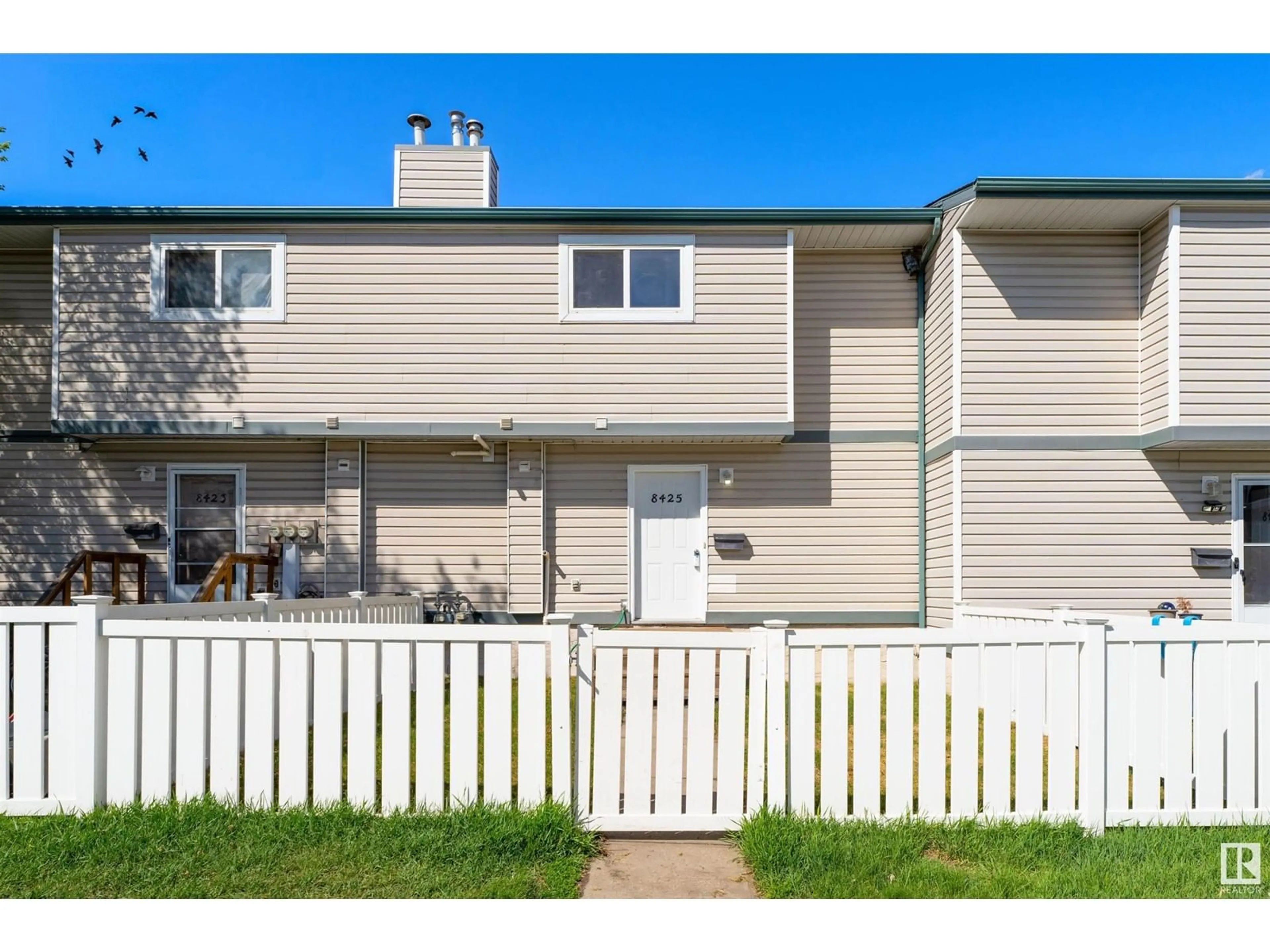 Home with vinyl exterior material, unknown for 8425 29 AV, Edmonton Alberta T6K3M8
