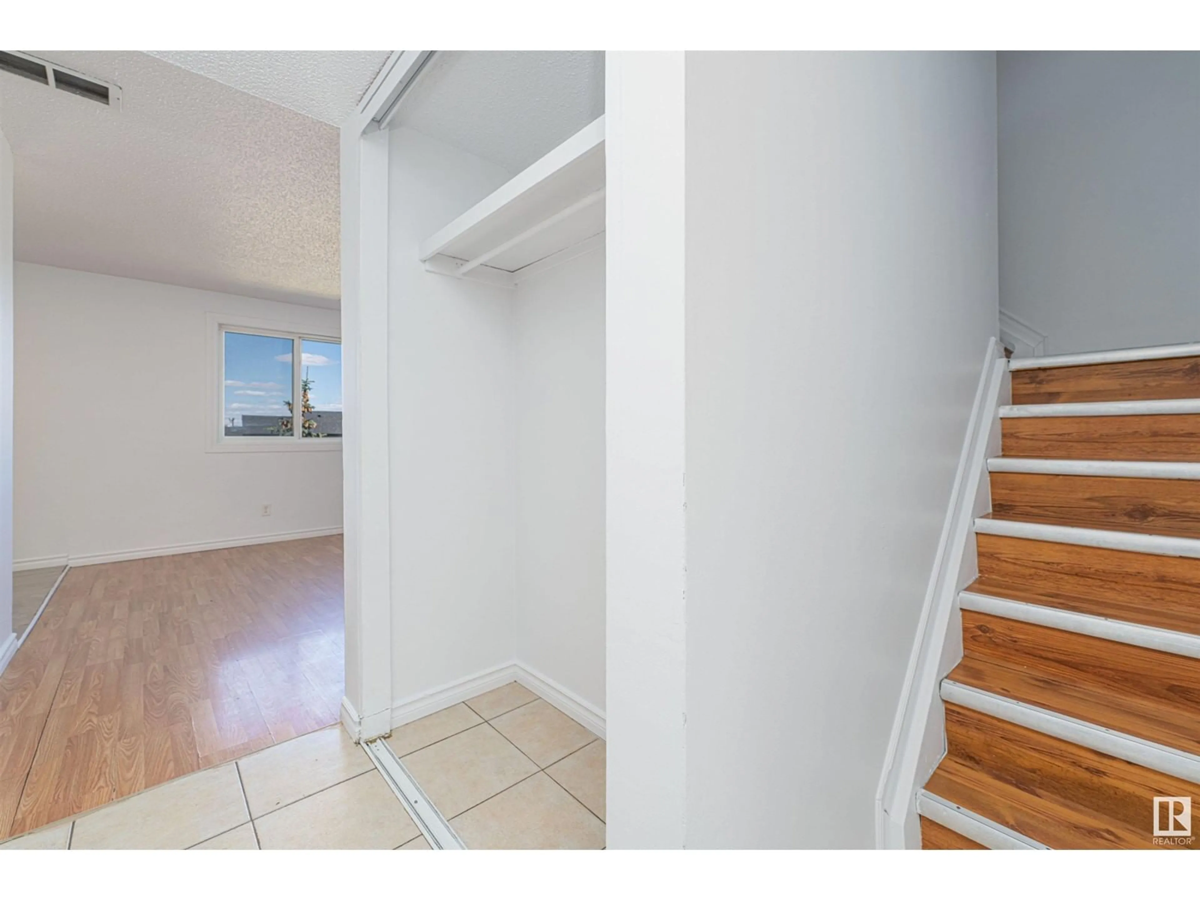 Indoor foyer for 8425 29 AV, Edmonton Alberta T6K3M8