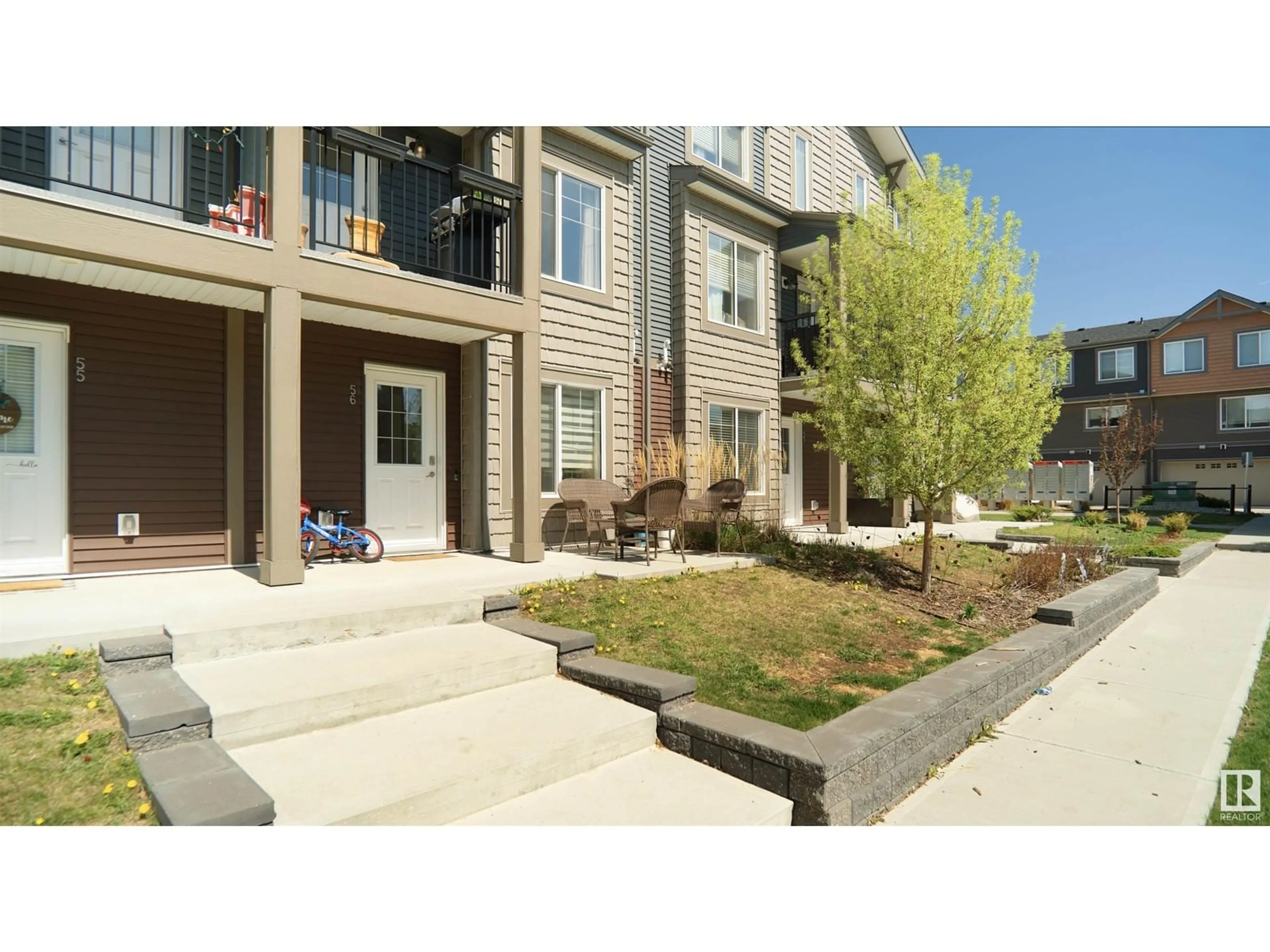 Patio, street for 3025 - 56 151 AV, Edmonton Alberta T5Y3W4