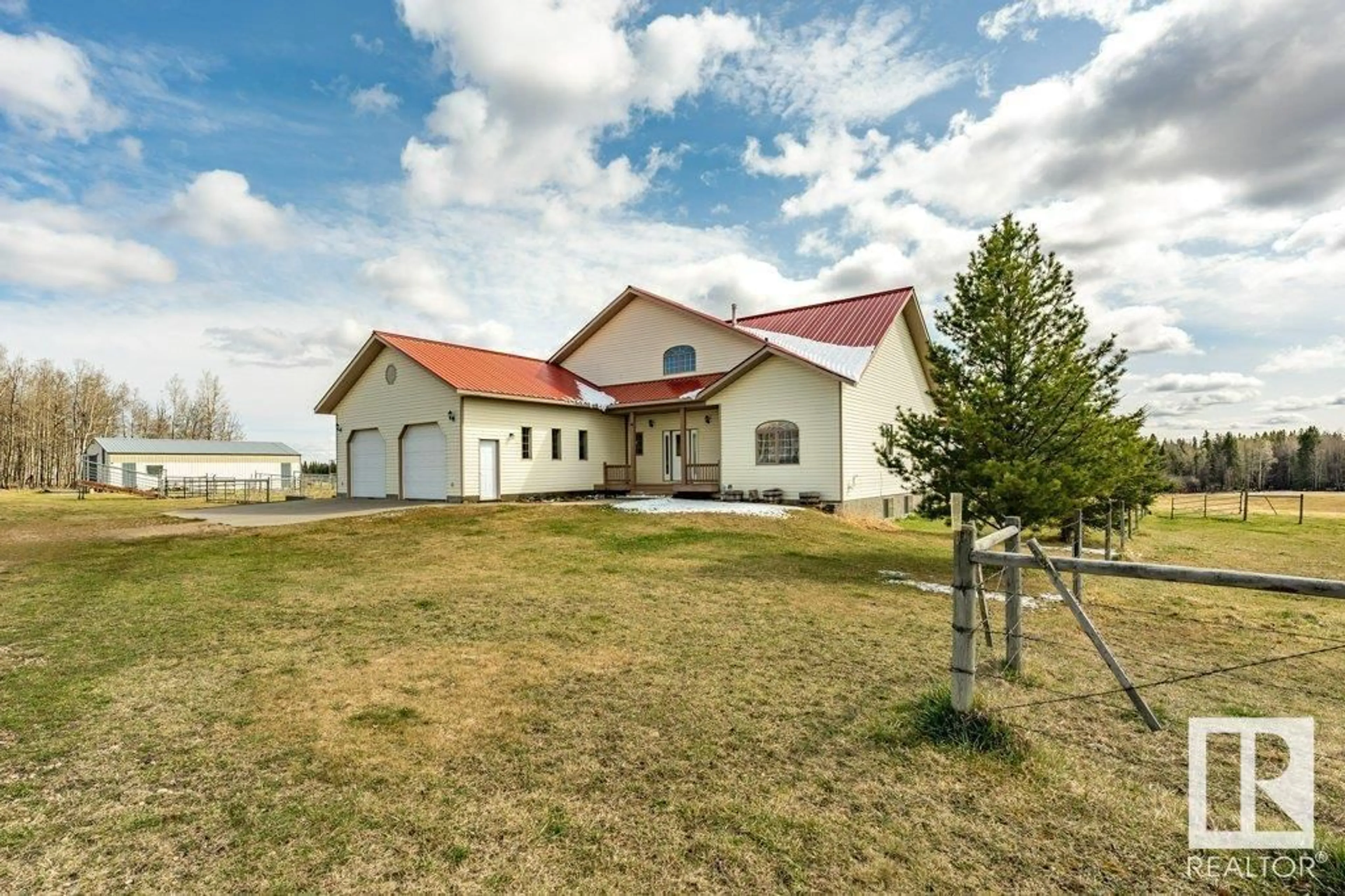 A pic from outside/outdoor area/front of a property/back of a property/a pic from drone, building for 465037 RGE RD 24, Rural Wetaskiwin County Alberta T0C2V0