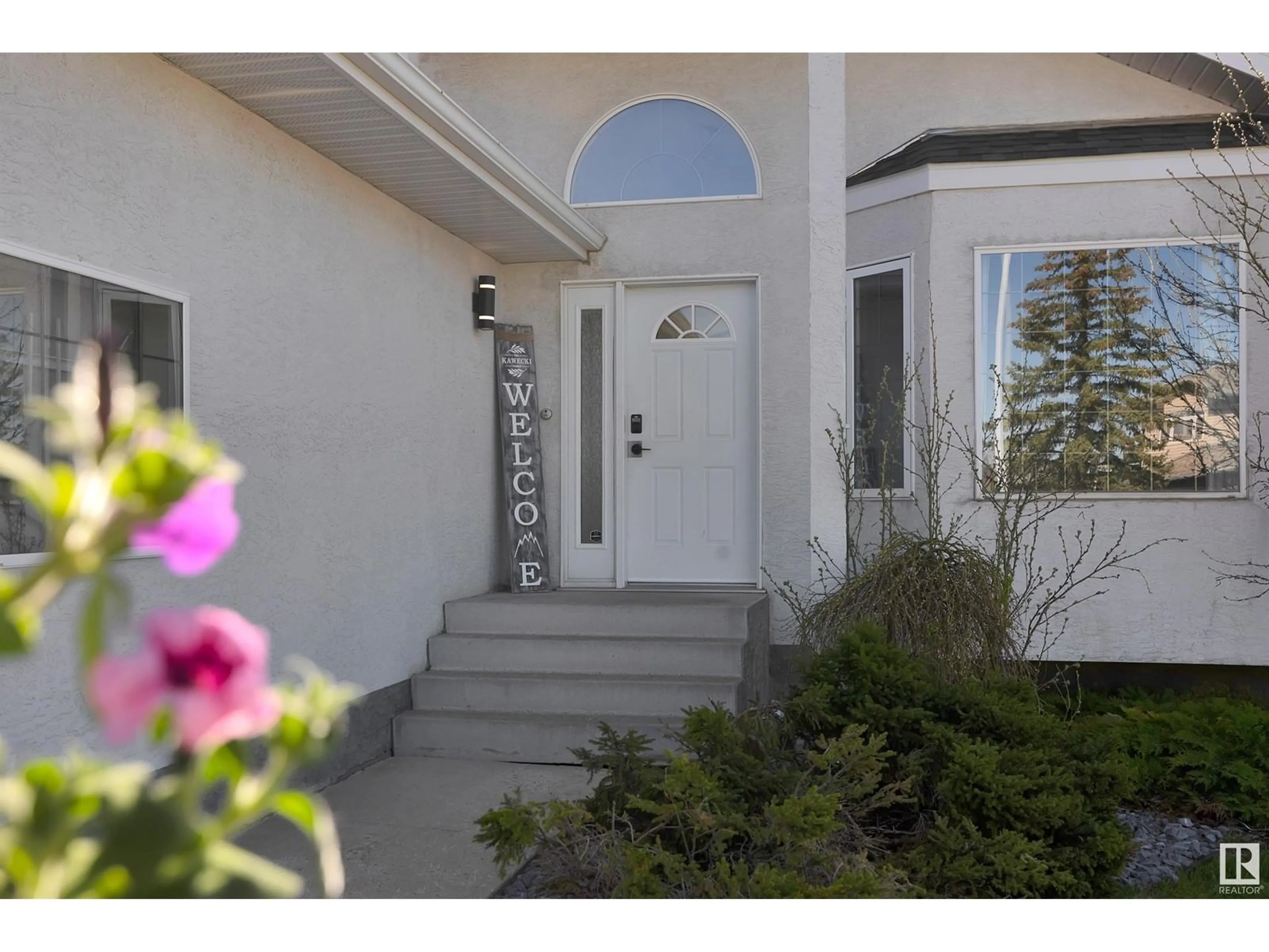 Indoor entryway for 5145 SPORTSVIEW DR, New Sarepta Alberta T0B3M0