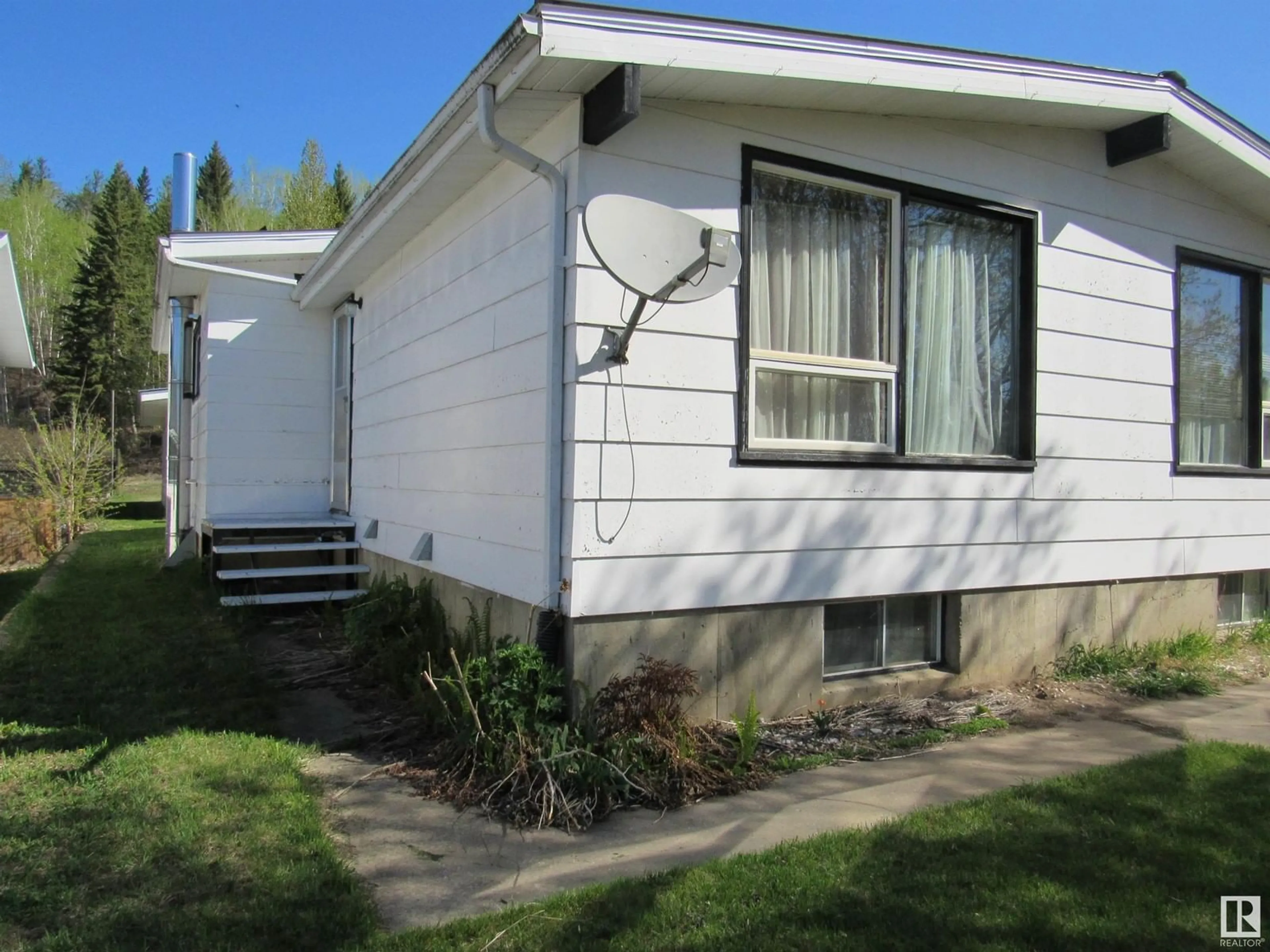 Home with vinyl exterior material, street for 53 CRESCENT DRIVE, Fort Assiniboine Alberta T0G1A0