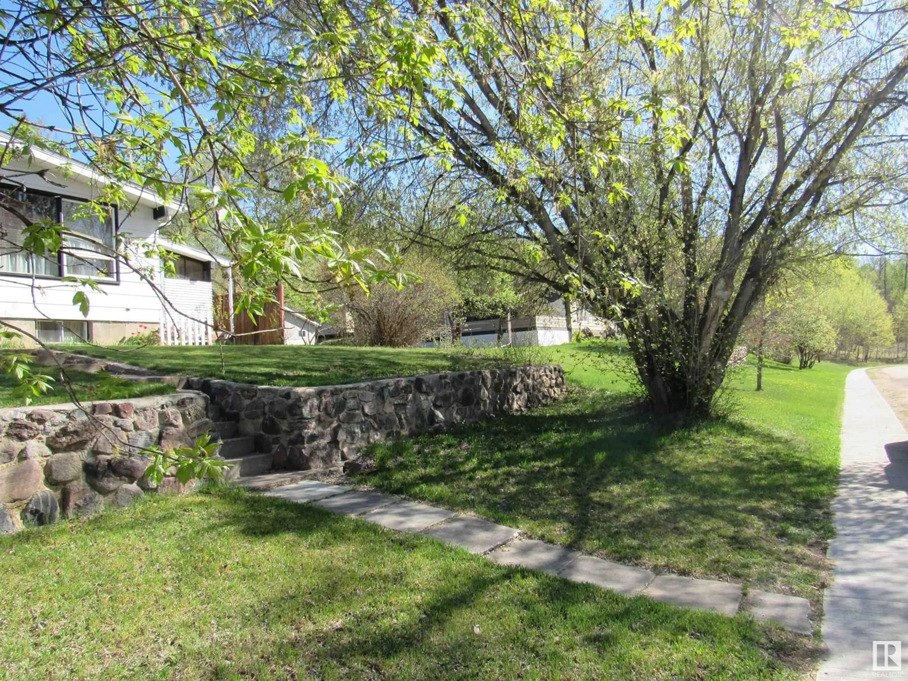 A pic from outside/outdoor area/front of a property/back of a property/a pic from drone, street for 53 CRESCENT DRIVE, Fort Assiniboine Alberta T0G1A0