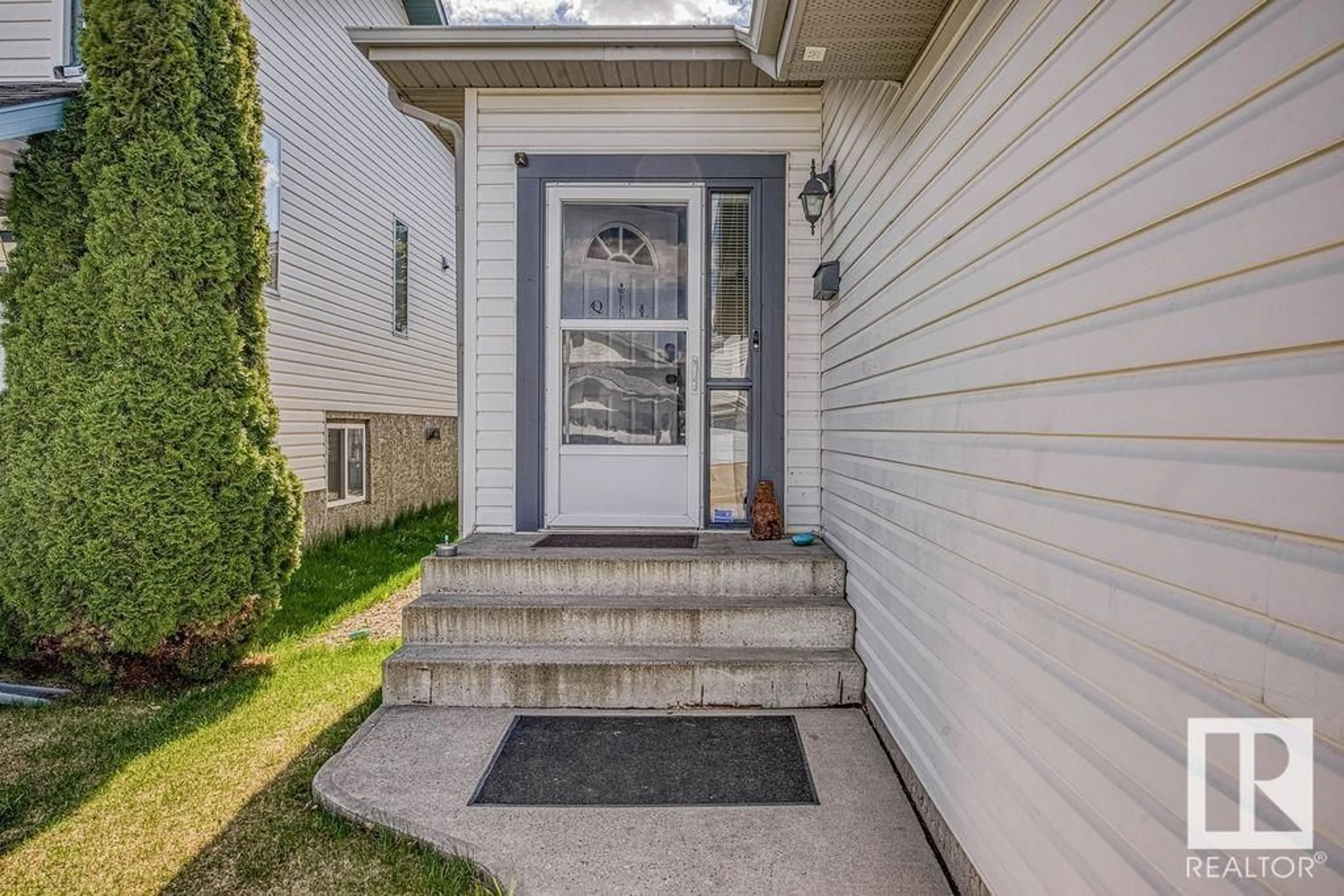 Indoor entryway for 8315 170 AV, Edmonton Alberta T5Z3G8