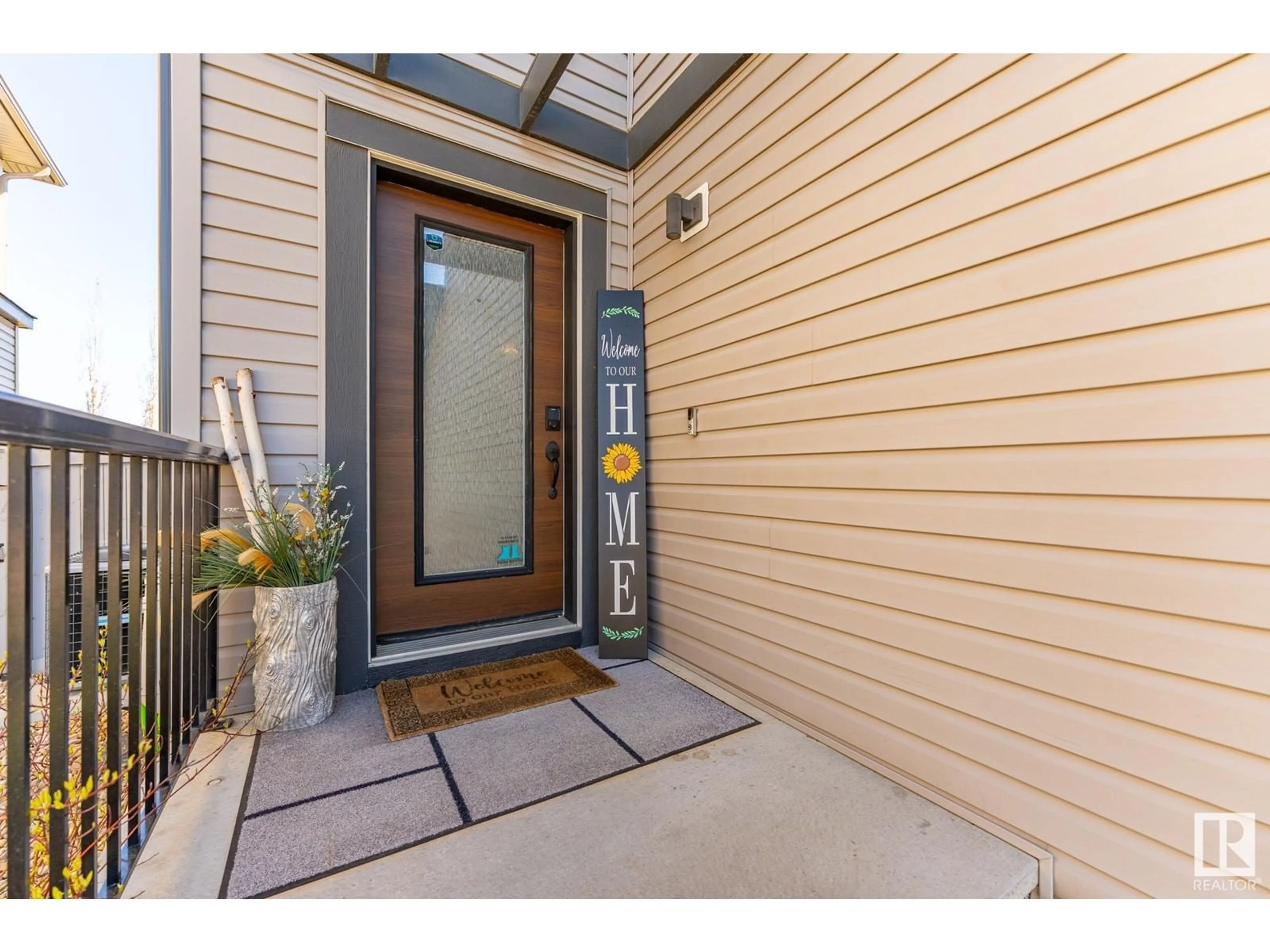 Indoor entryway for NW - 7644 182 AV, Edmonton Alberta T5Z0L8