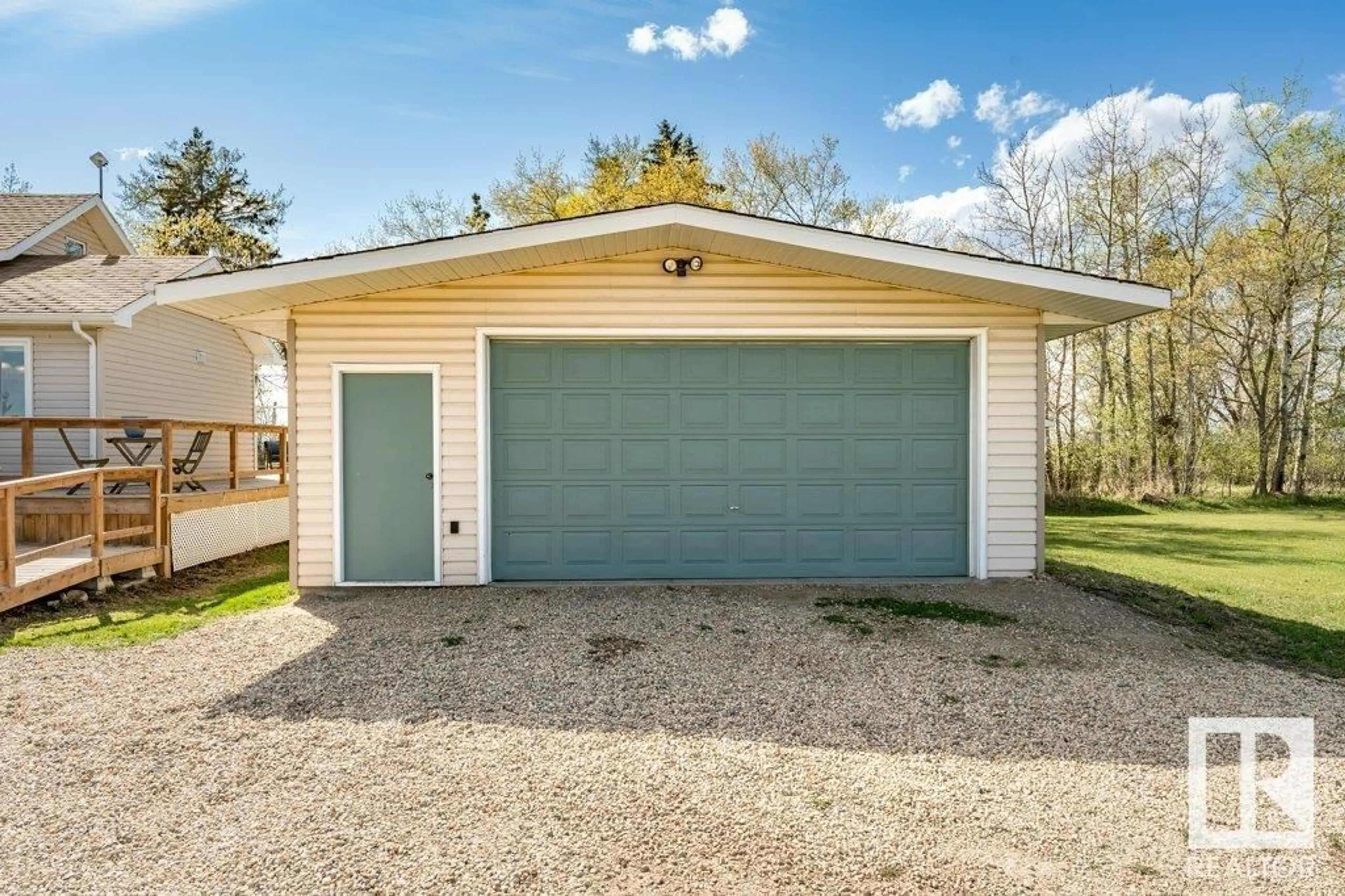 Indoor garage for 253044 TWP ROAD 470, Rural Wetaskiwin County Alberta T9A1X2