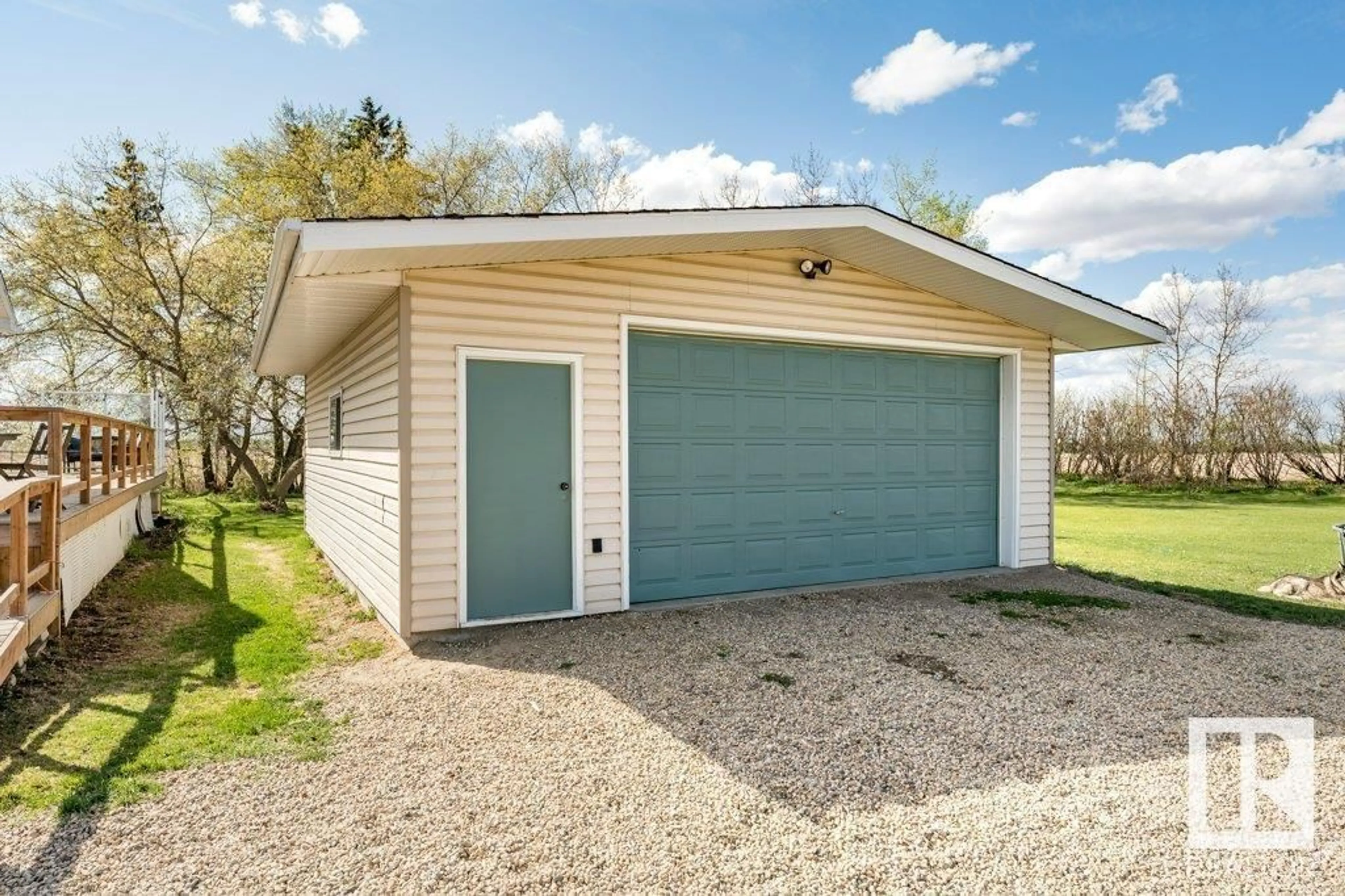 Indoor garage for 253044 TWP ROAD 470, Rural Wetaskiwin County Alberta T9A1X2