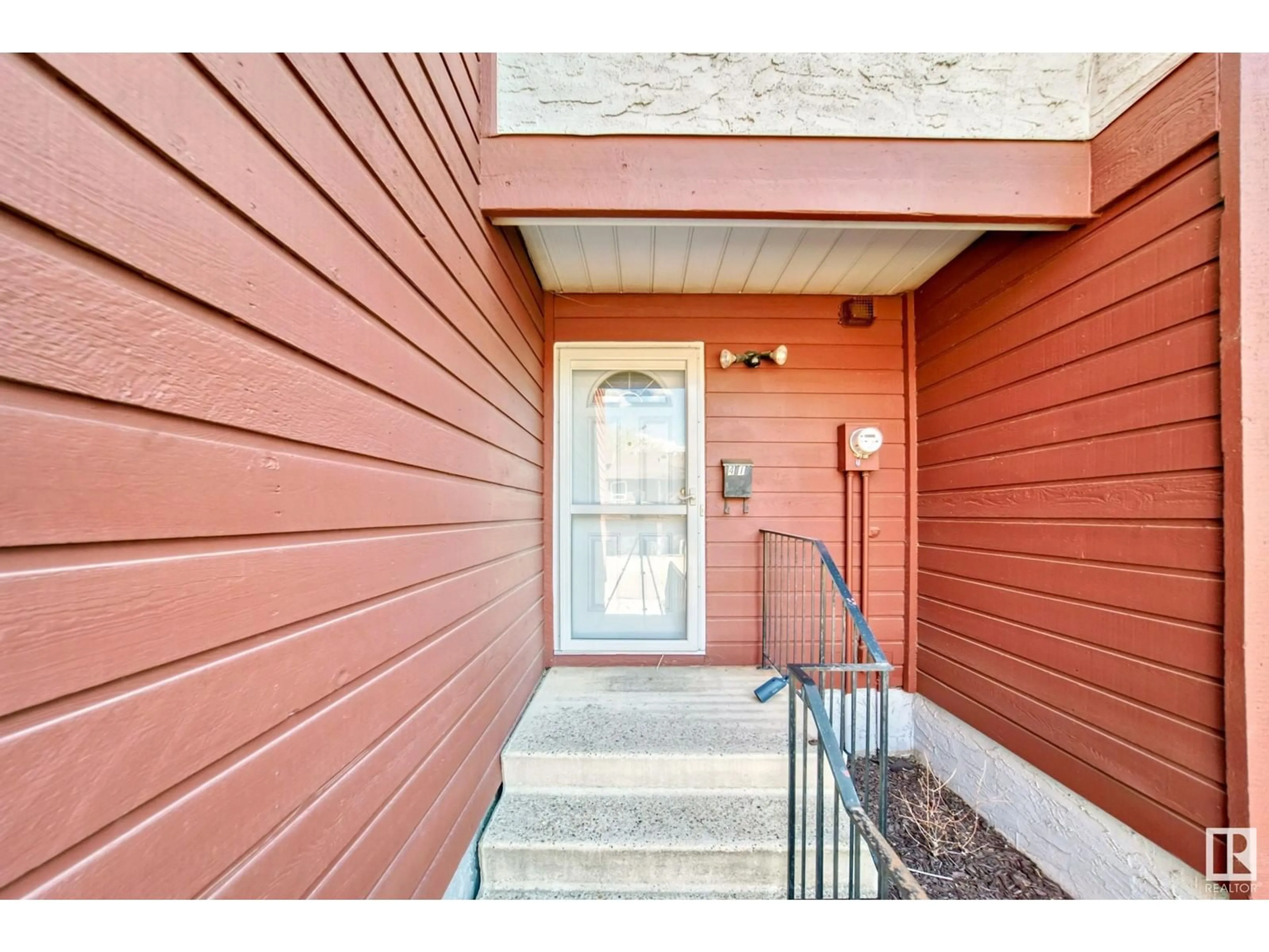 Indoor entryway for 41 LORELEI CL, Edmonton Alberta T5X2E7