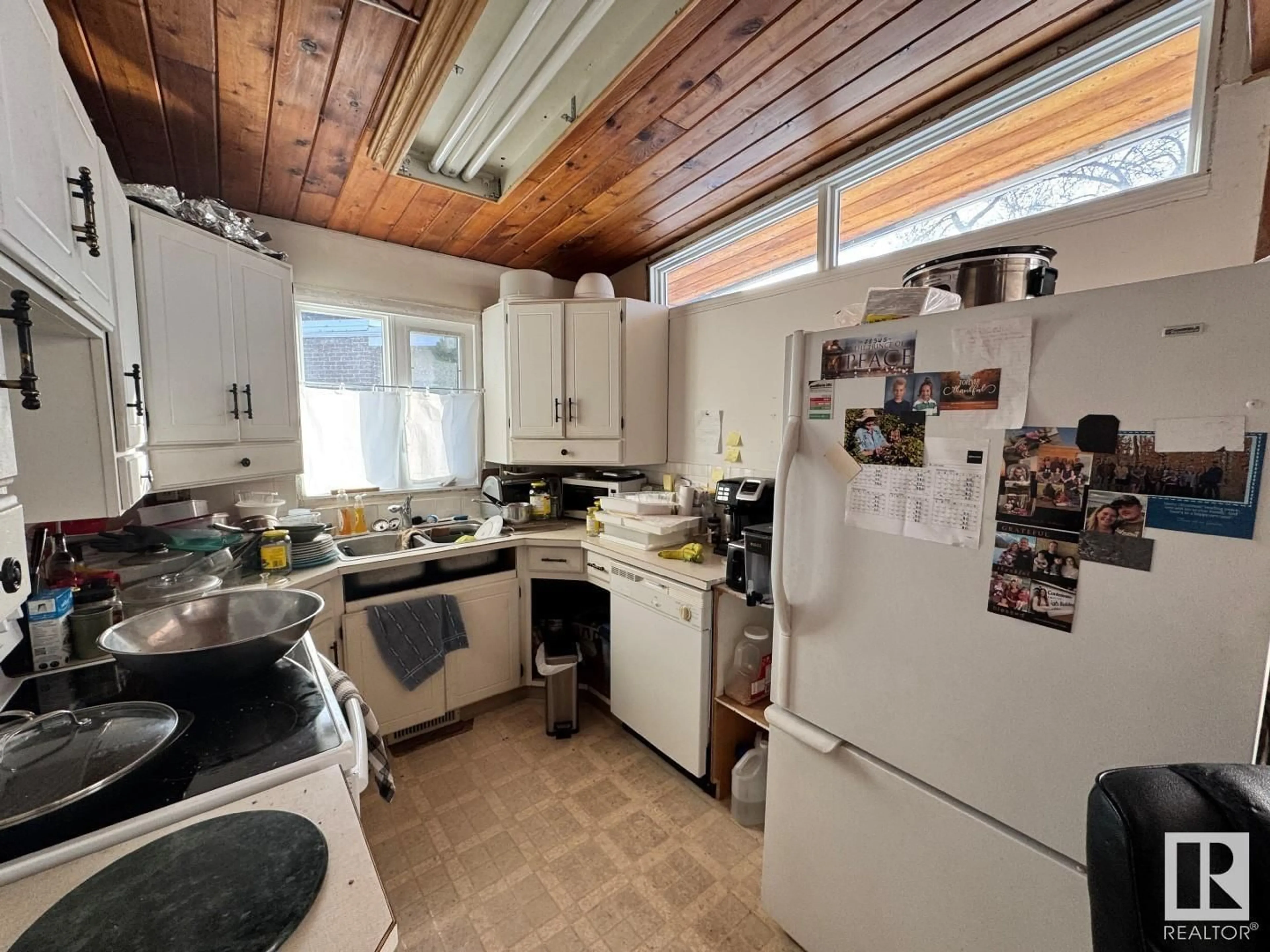 Standard kitchen, unknown for NW - 14627 60 ST, Edmonton Alberta T5A1Z3
