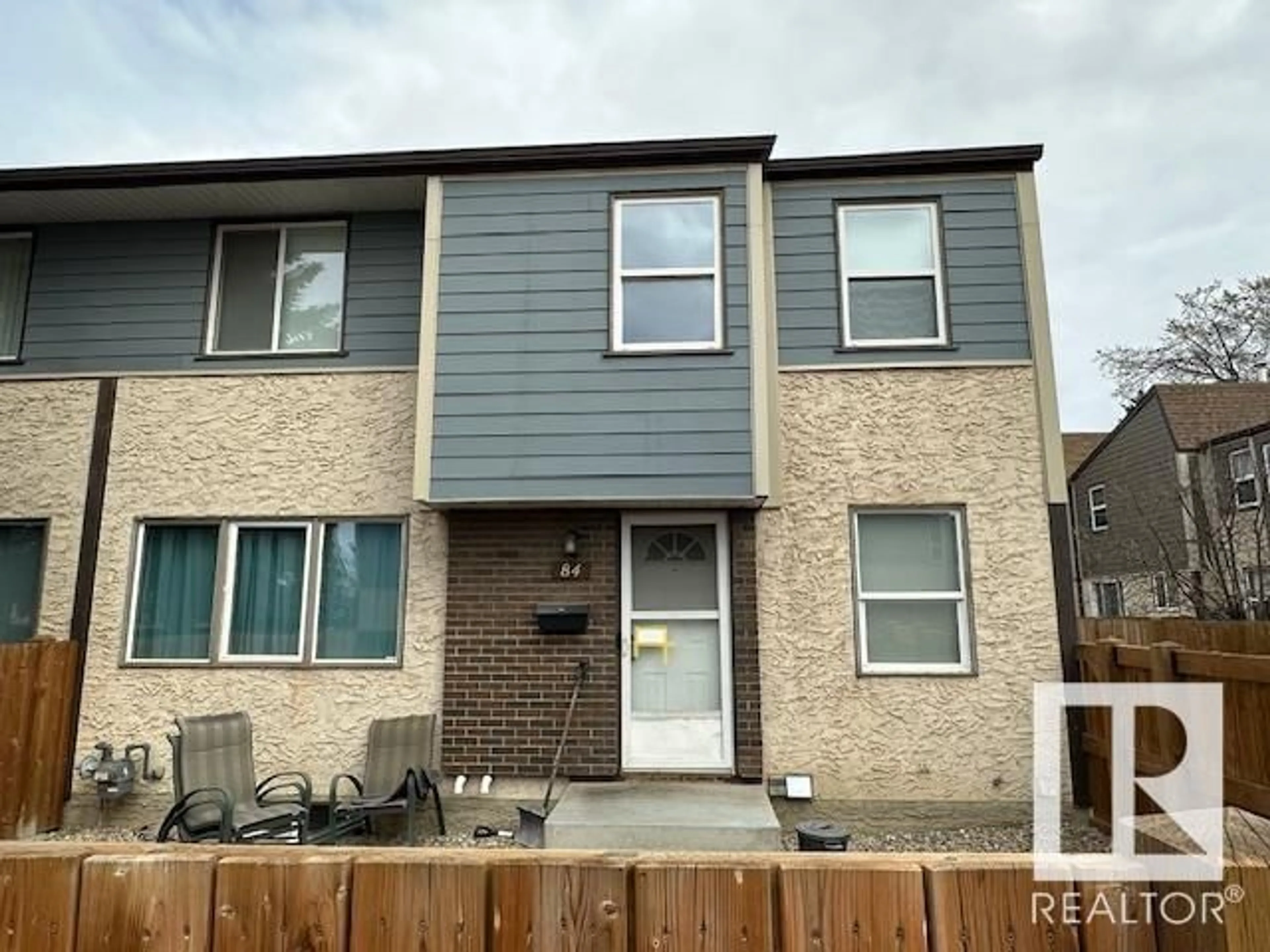 Home with vinyl exterior material, street for 84 WILLOWDALE PL, Edmonton Alberta T5T1Z4