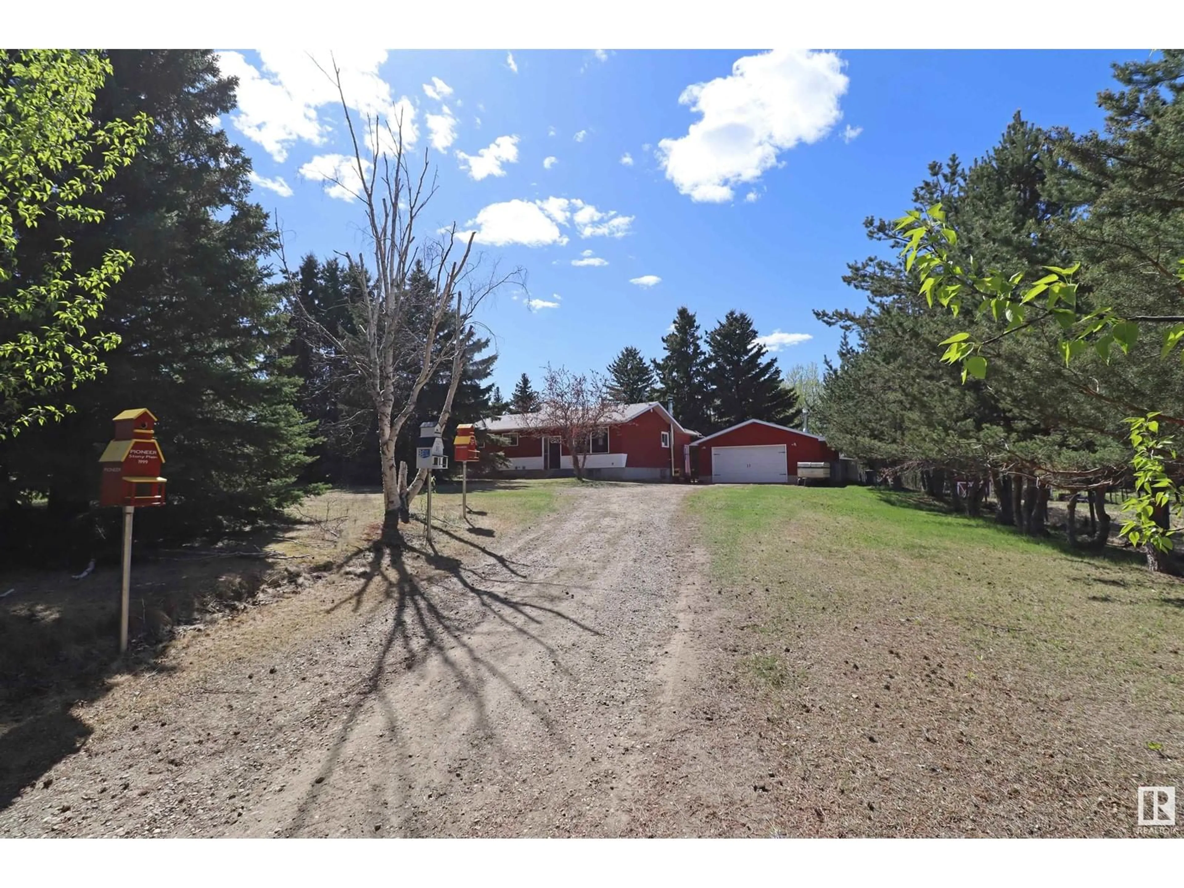 A pic from outside/outdoor area/front of a property/back of a property/a pic from drone, unknown for 54 - 53417 RGE ROAD 14, Rural Parkland County Alberta T7Y0B5