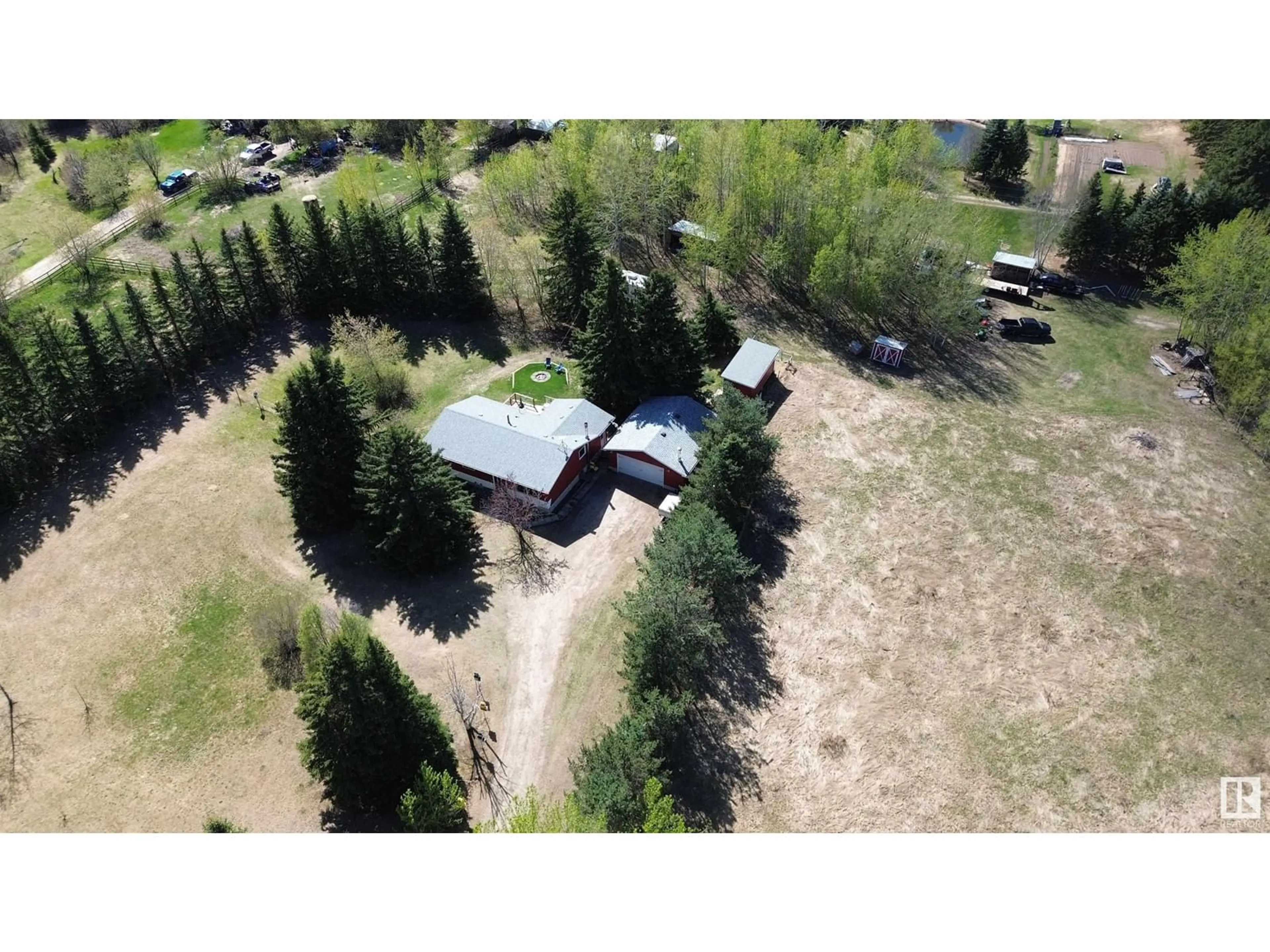 A pic from outside/outdoor area/front of a property/back of a property/a pic from drone, unknown for 54 - 53417 RGE ROAD 14, Rural Parkland County Alberta T7Y0B5