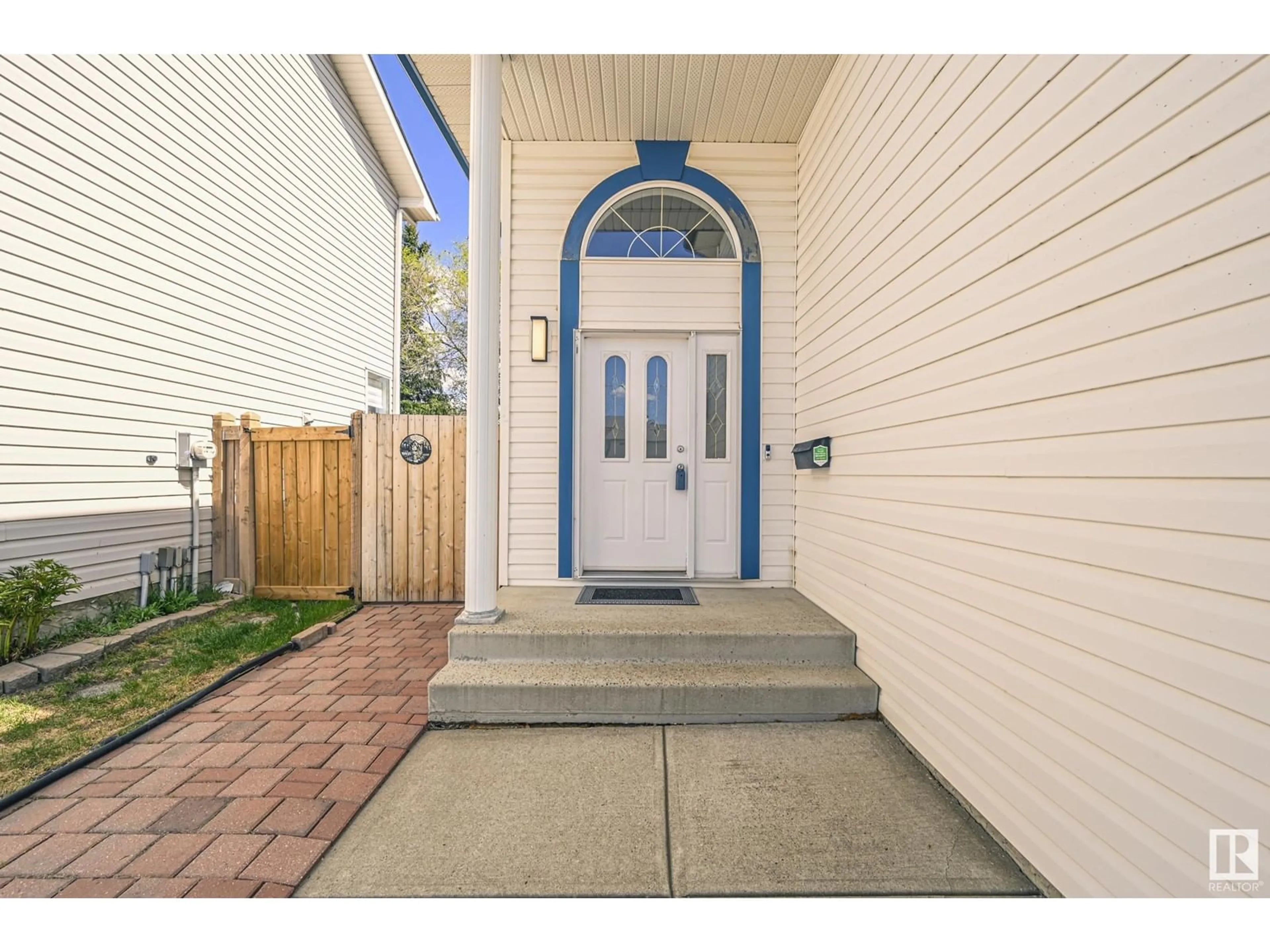 Indoor entryway for NW - 17217 115 ST, Edmonton Alberta T5X5Y1