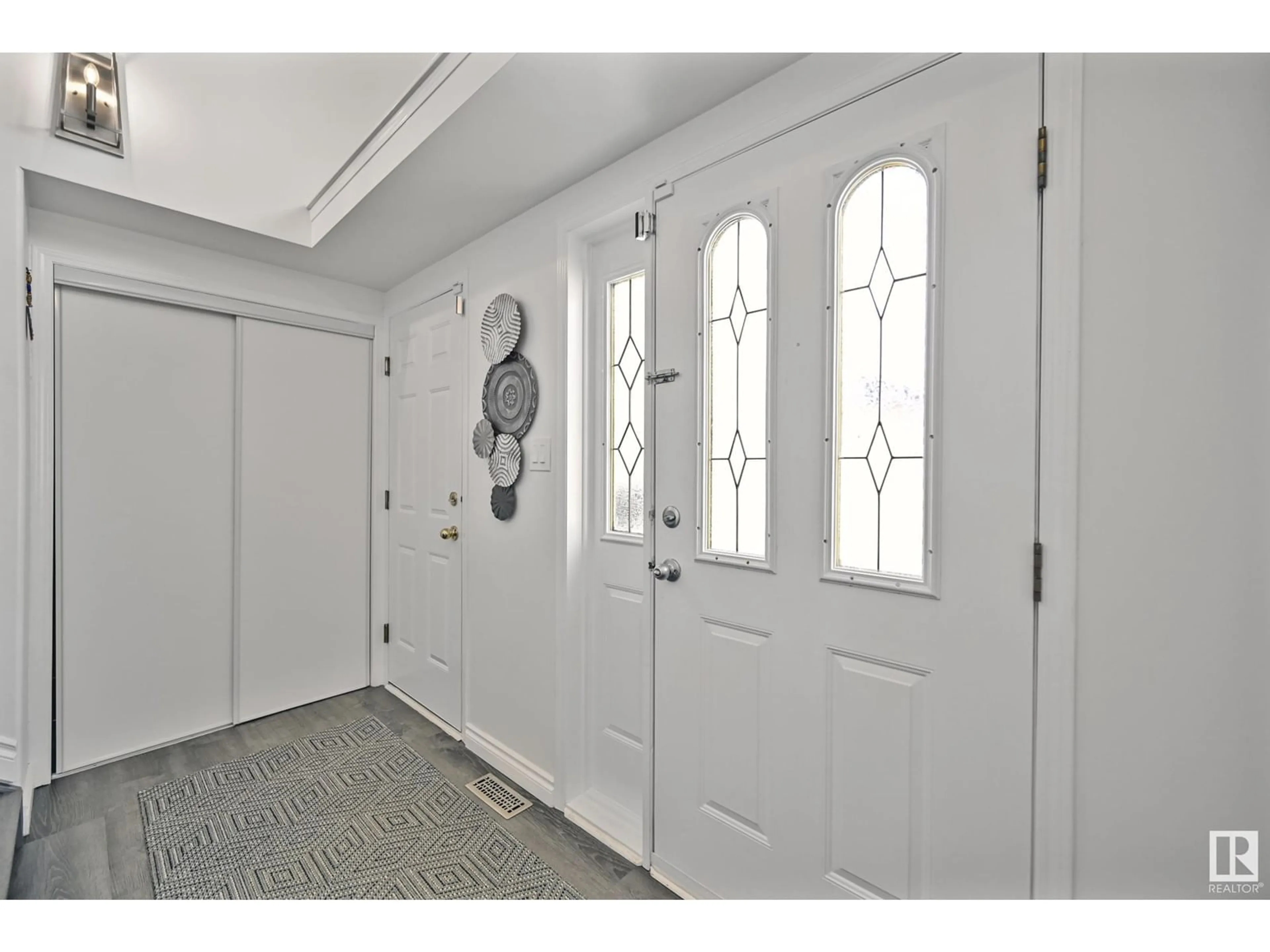 Indoor entryway for NW - 17217 115 ST, Edmonton Alberta T5X5Y1
