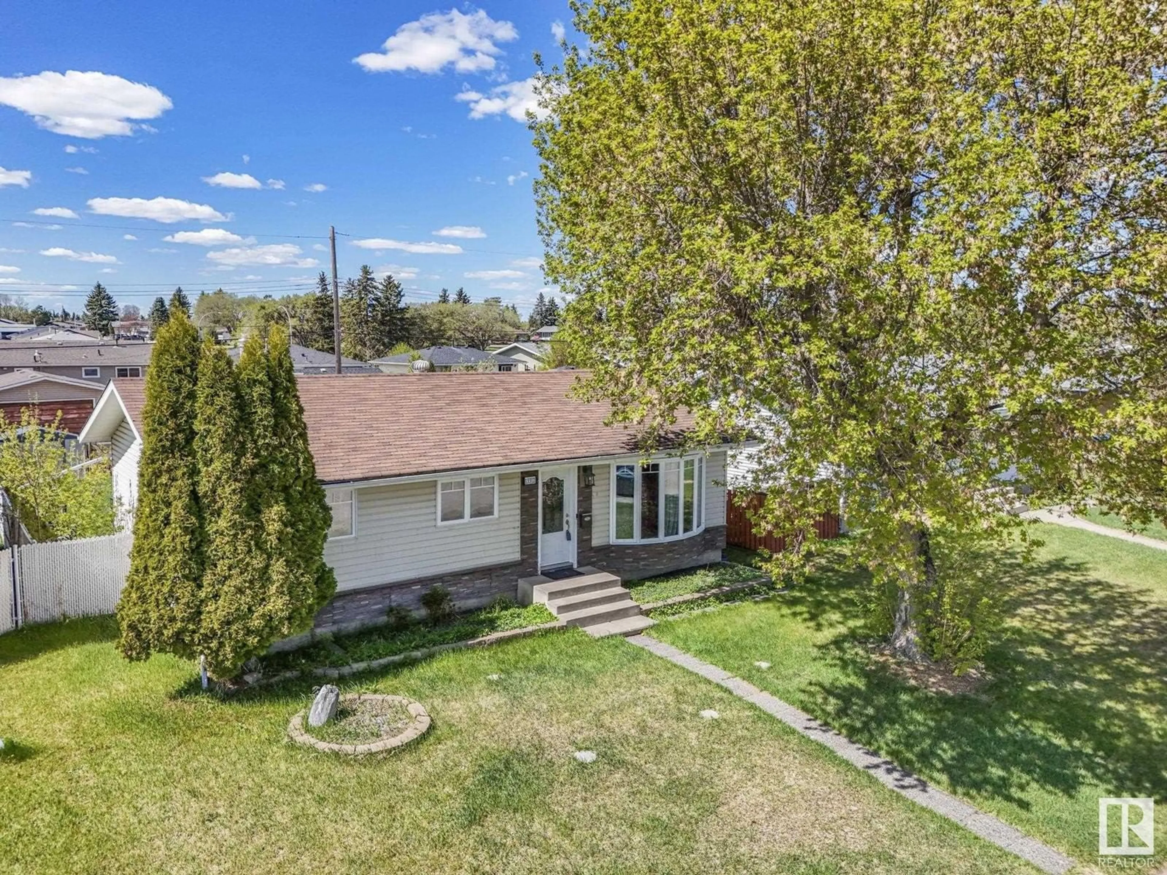 A pic from outside/outdoor area/front of a property/back of a property/a pic from drone, unknown for 13312 68 ST, Edmonton Alberta T5C0G3