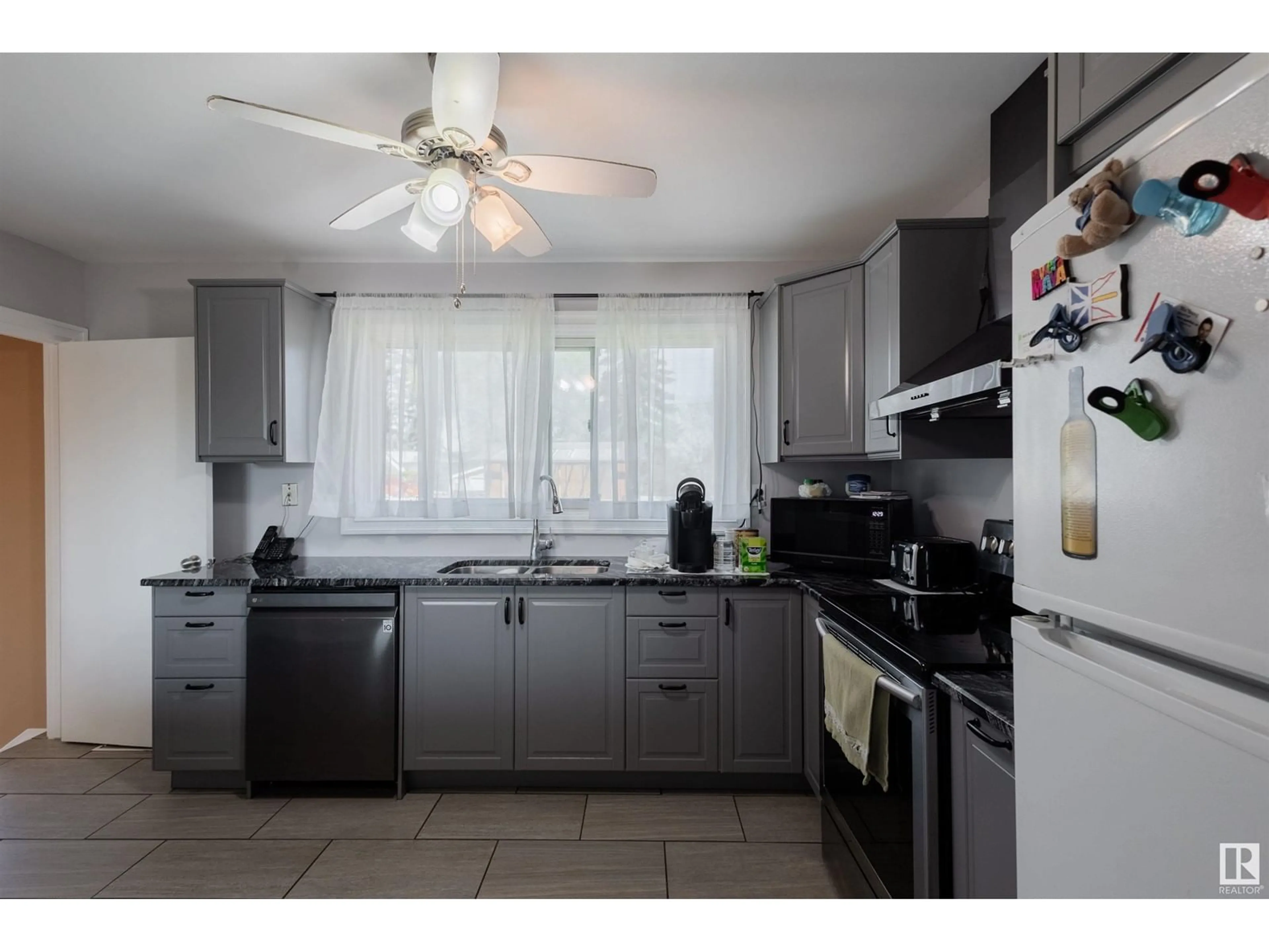 Standard kitchen, unknown for 16810 94 AV, Edmonton Alberta T5R5L5