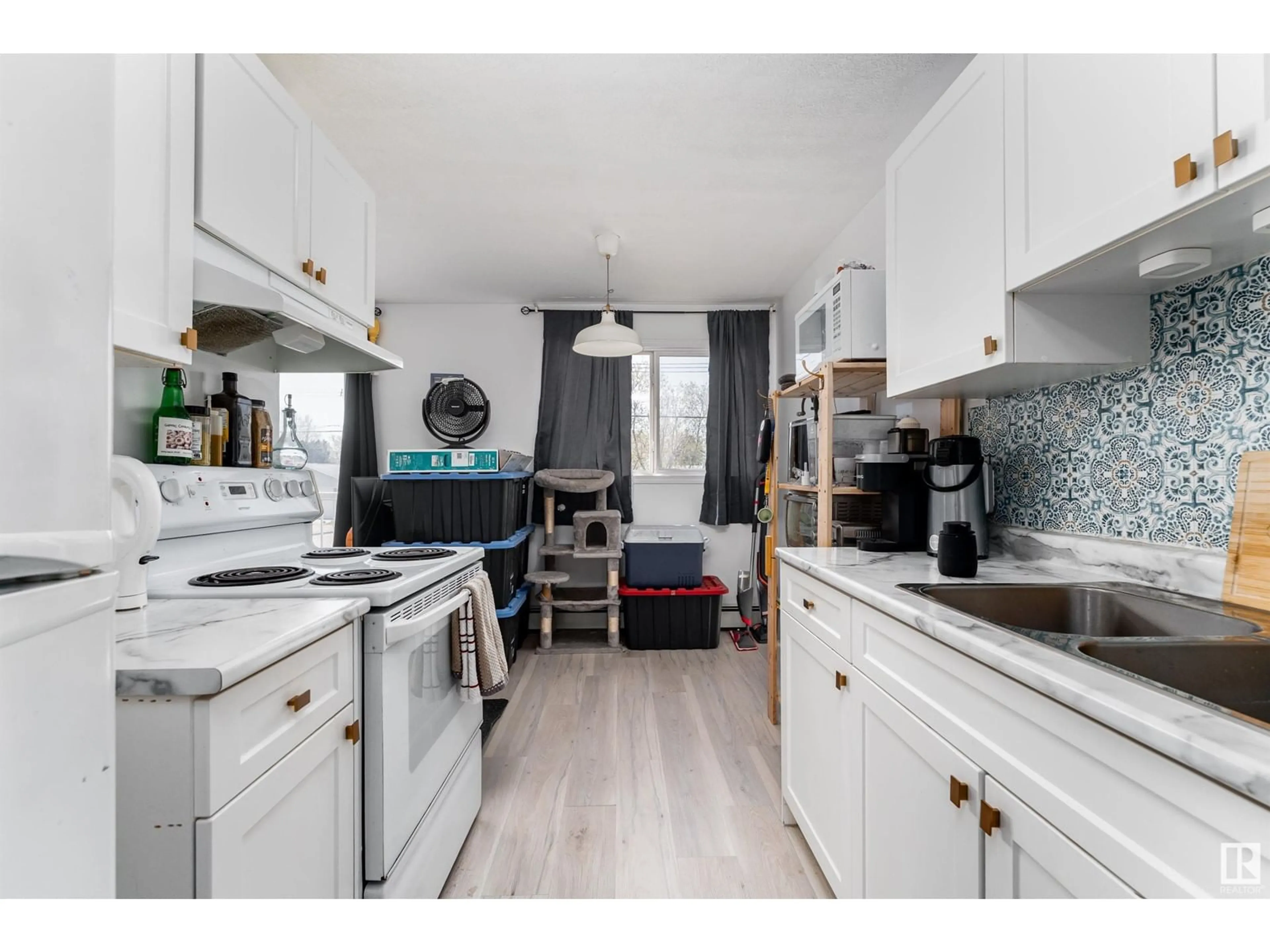 Standard kitchen, wood/laminate floor for #203 - 8930 149 ST, Edmonton Alberta T5R1B8