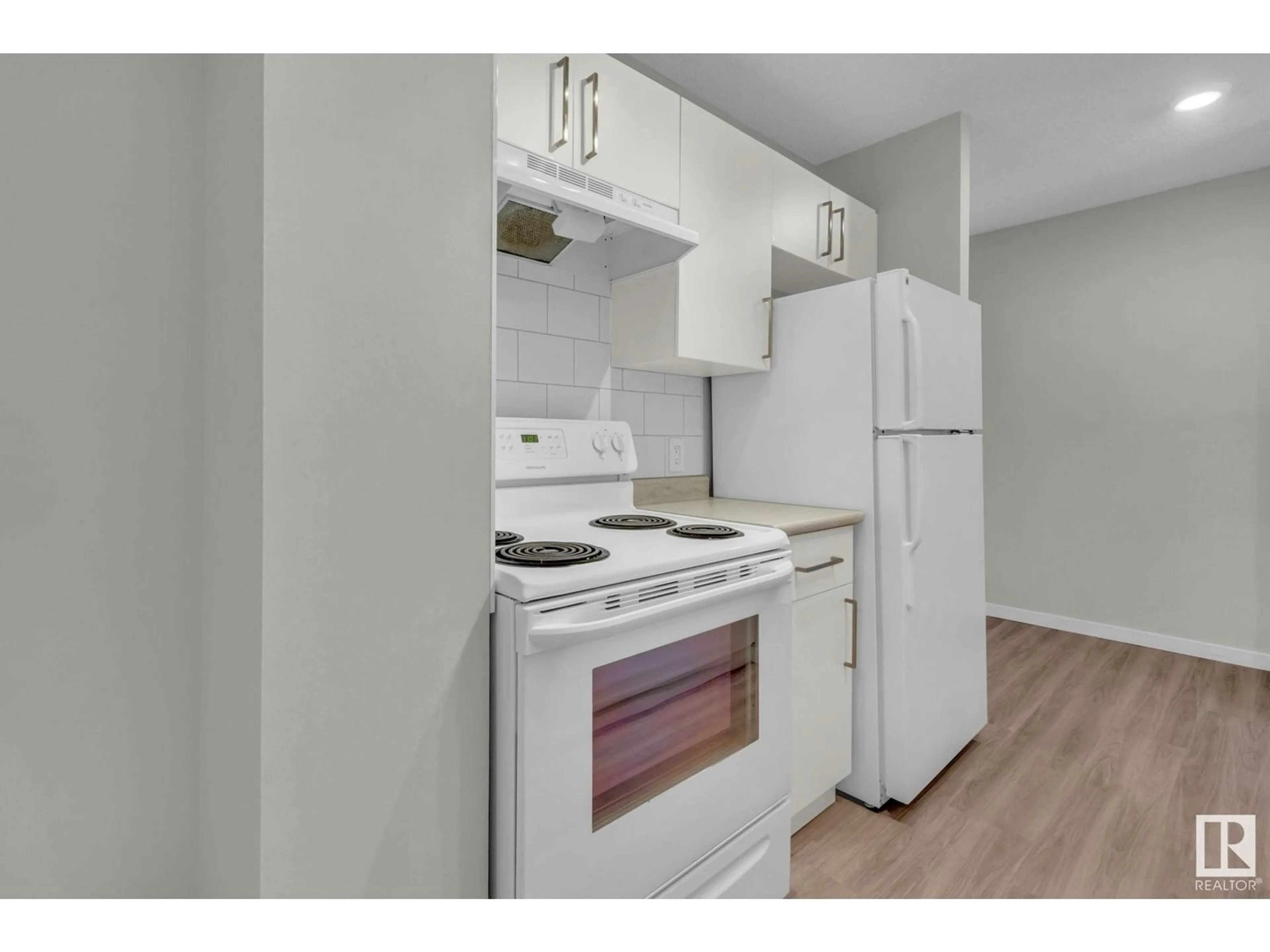 Standard kitchen, unknown for #403 - 10175 114 ST, Edmonton Alberta T5K2L4