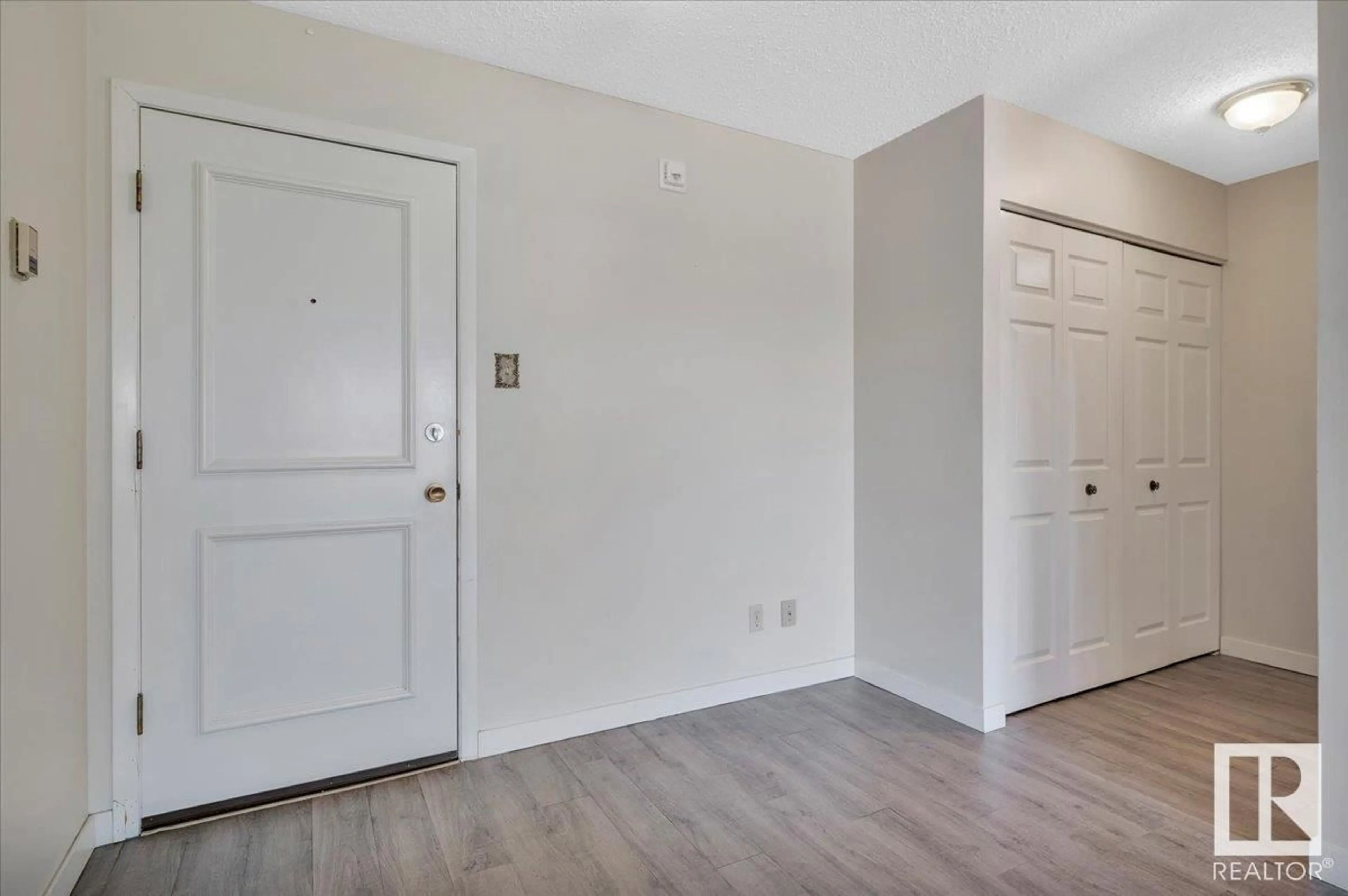 Indoor entryway for #211 - 5520 RIVERBEND RD, Edmonton Alberta T6H5G9
