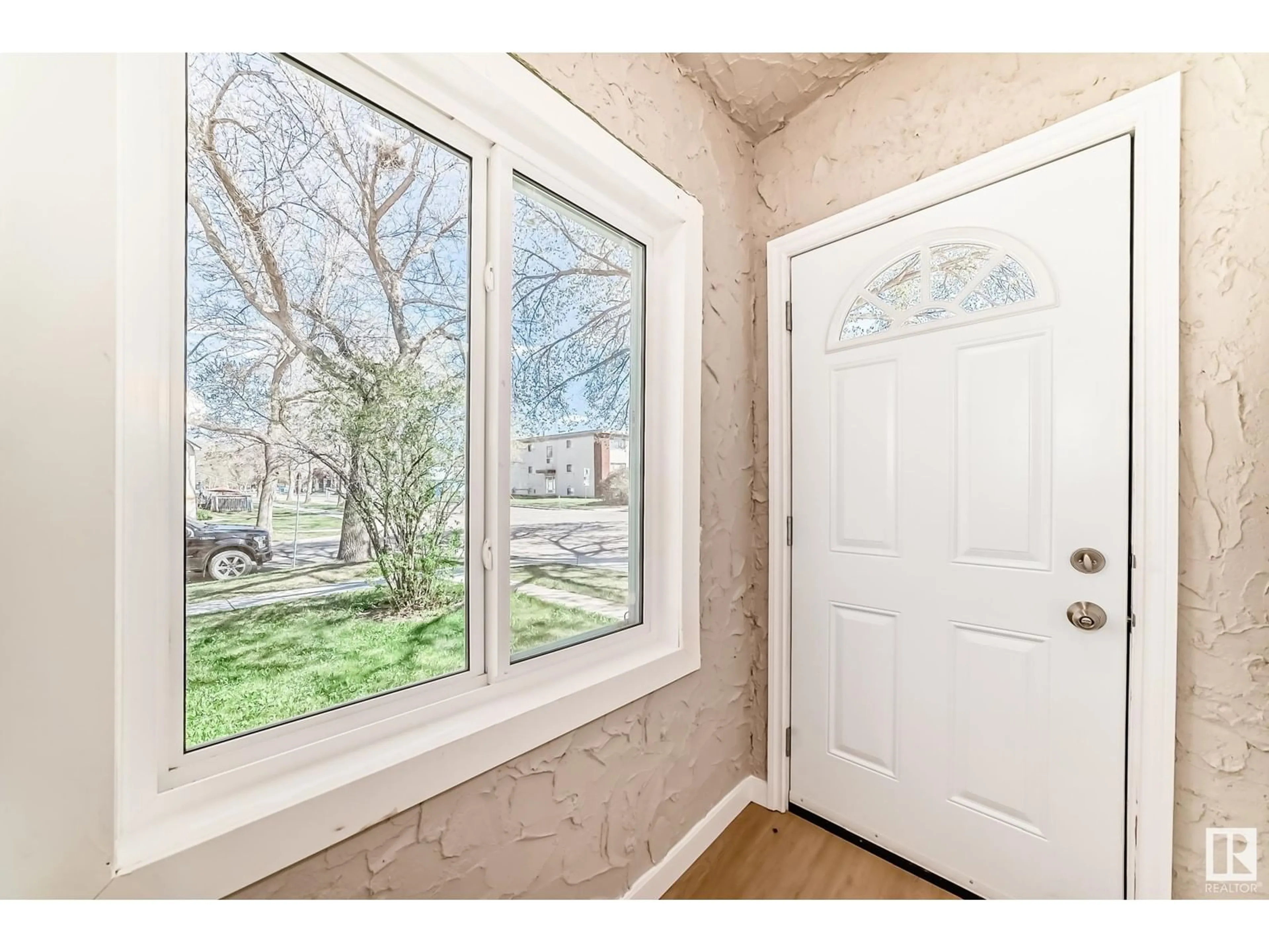 Indoor entryway for NW - 11902 90 ST, Edmonton Alberta T5B3Y9
