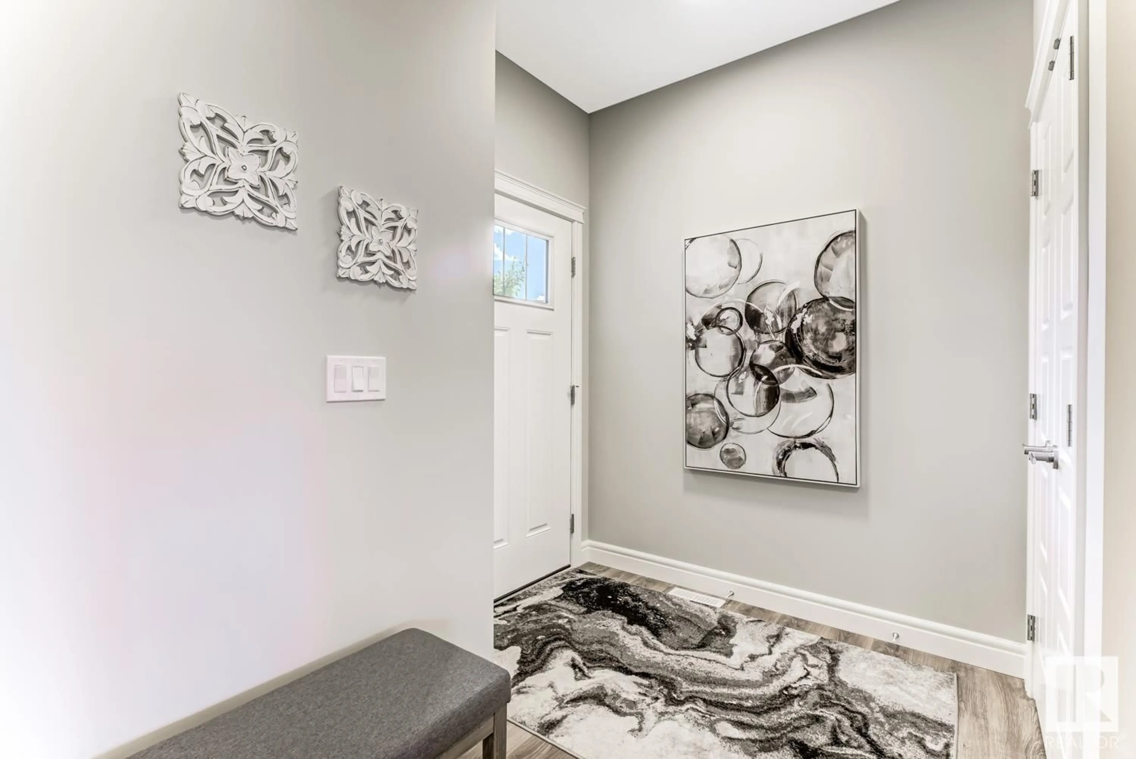 Indoor entryway for 650 EAGLESON CR, Edmonton Alberta T6M0Y4