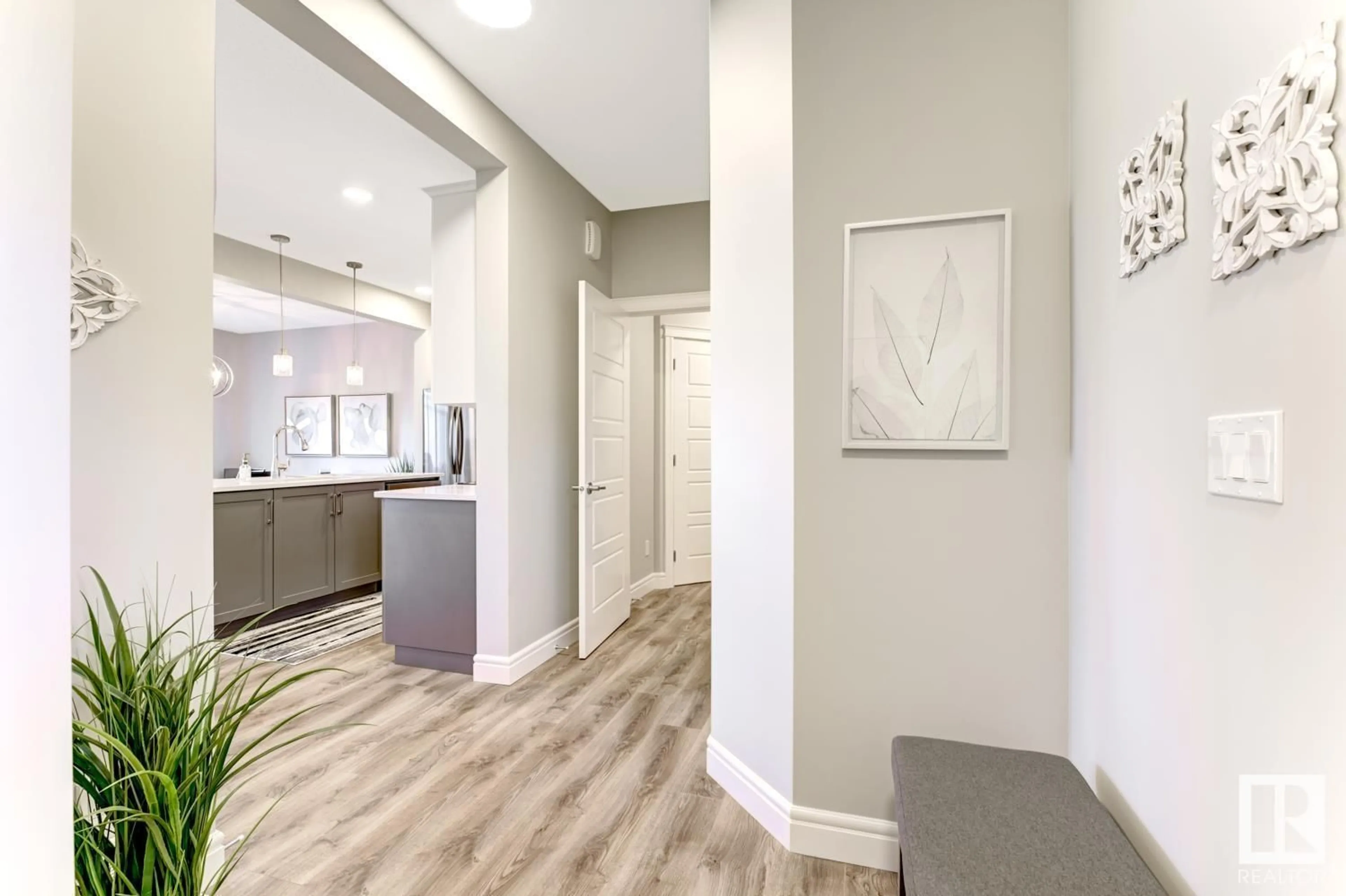 Indoor entryway for 650 EAGLESON CR, Edmonton Alberta T6M0Y4