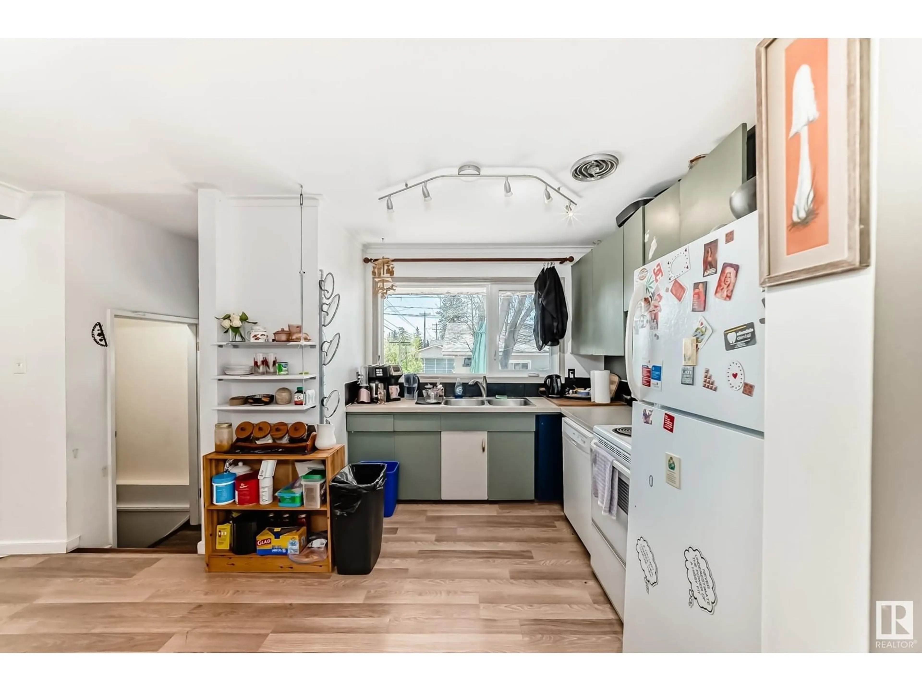 Standard kitchen, unknown for 10555 53 AV, Edmonton Alberta T6H0R6