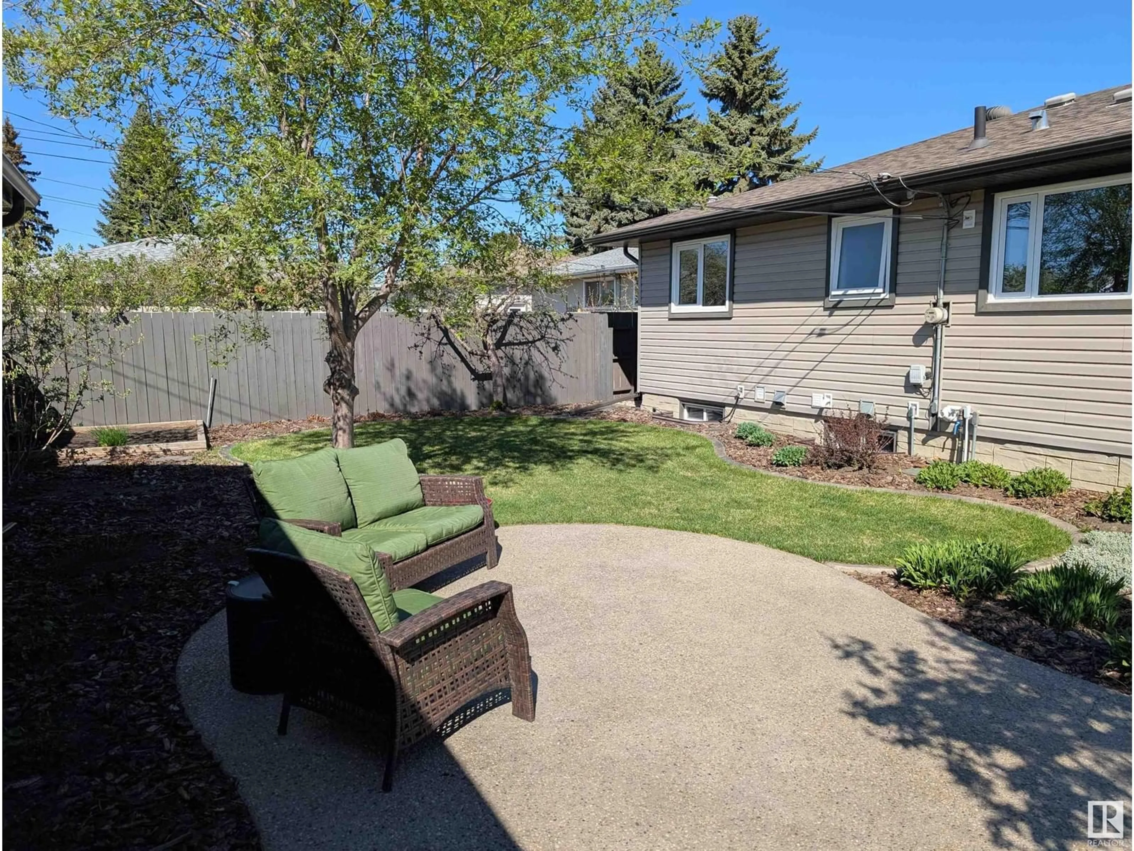 Patio, street for 6211 85 AV, Edmonton Alberta T6B0J4