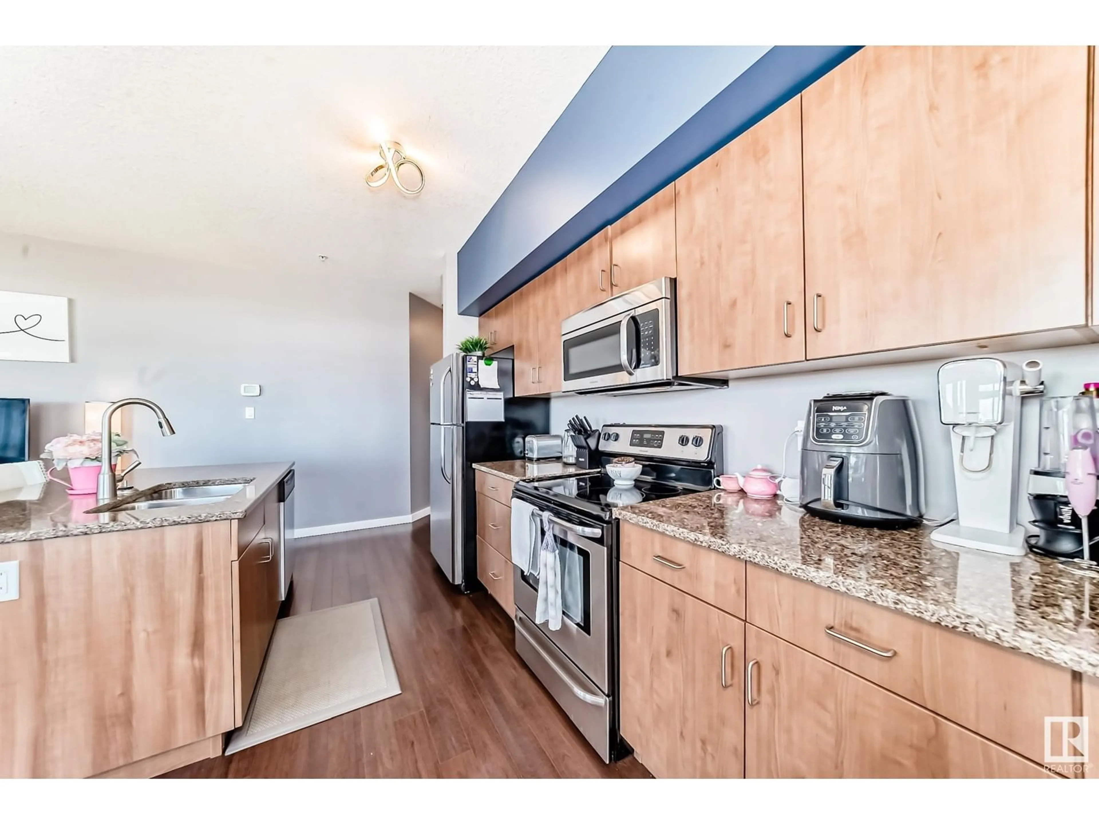 Standard kitchen, wood/laminate floor for #413 - 10518 113 ST, Edmonton Alberta T5H3H5