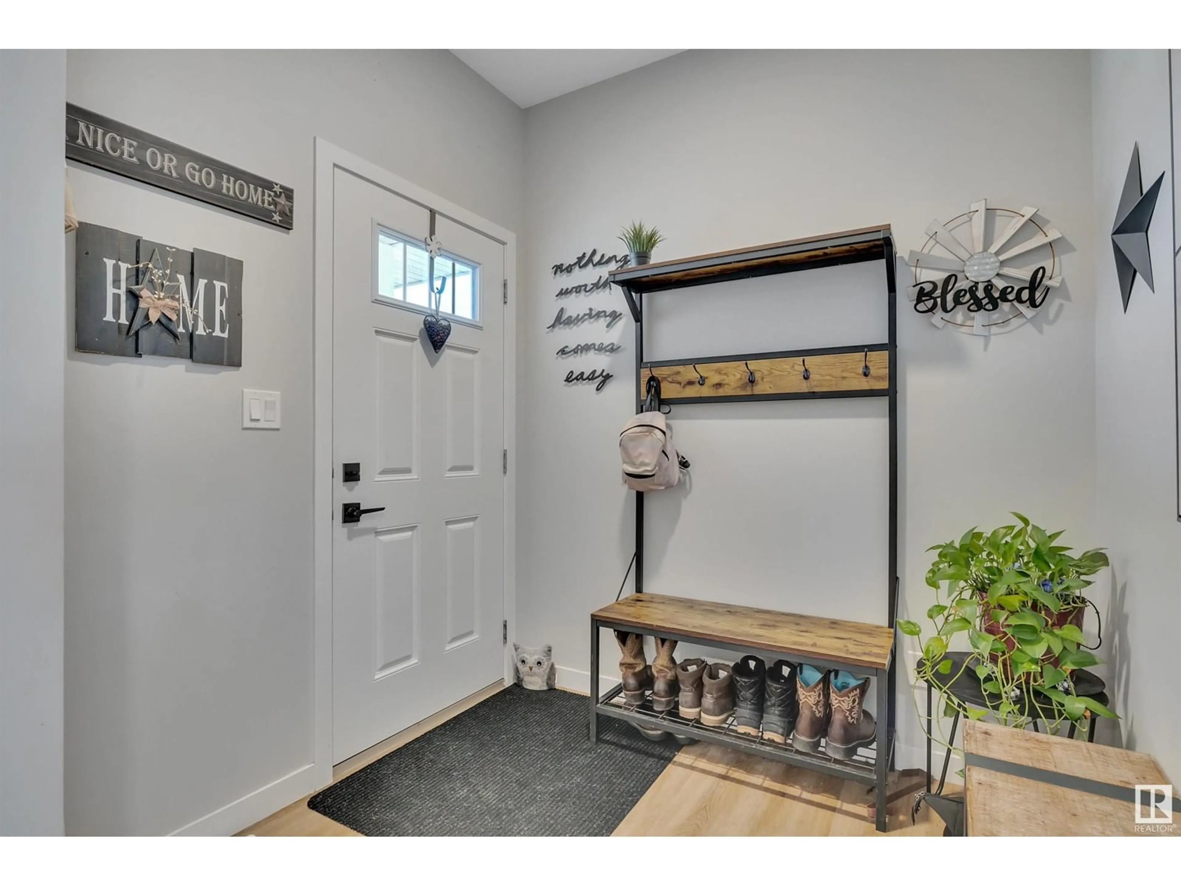 Indoor entryway for 1 ROLSTON, Leduc Alberta T9E1L1