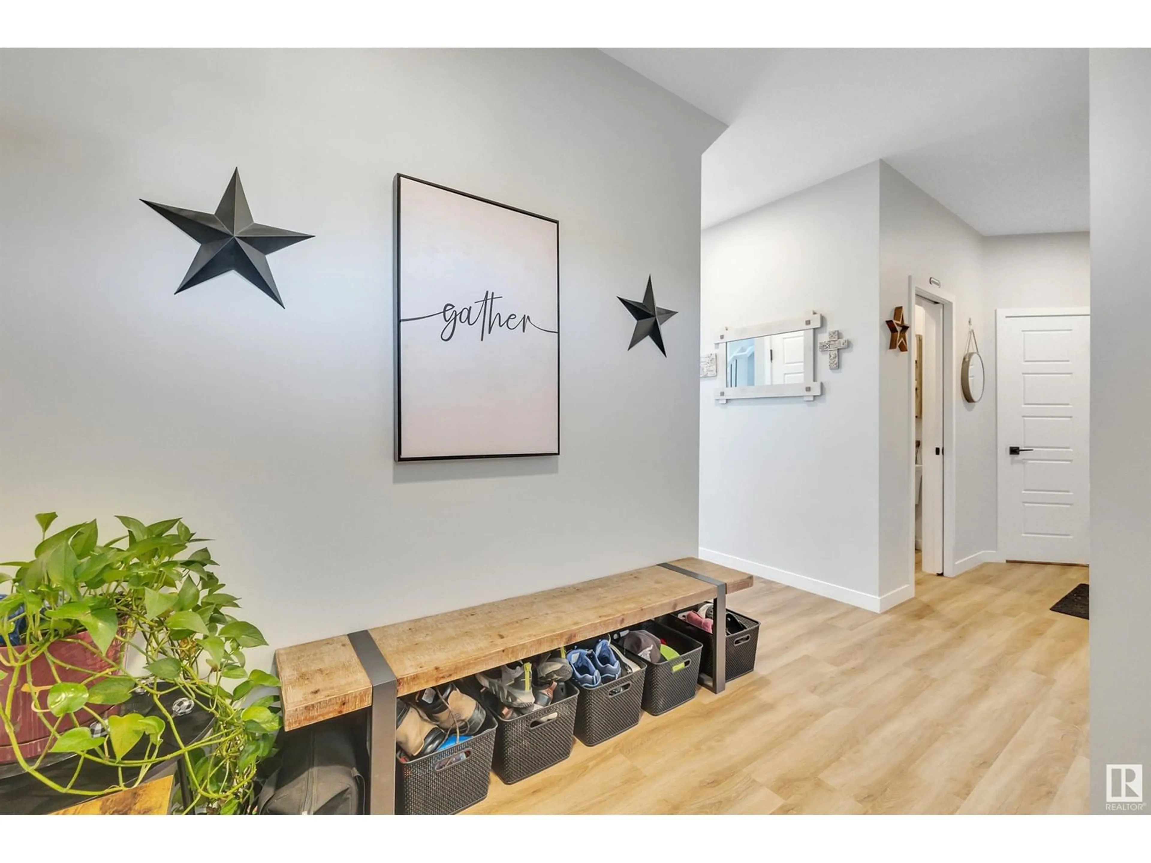 Indoor entryway for 1 ROLSTON, Leduc Alberta T9E1L1