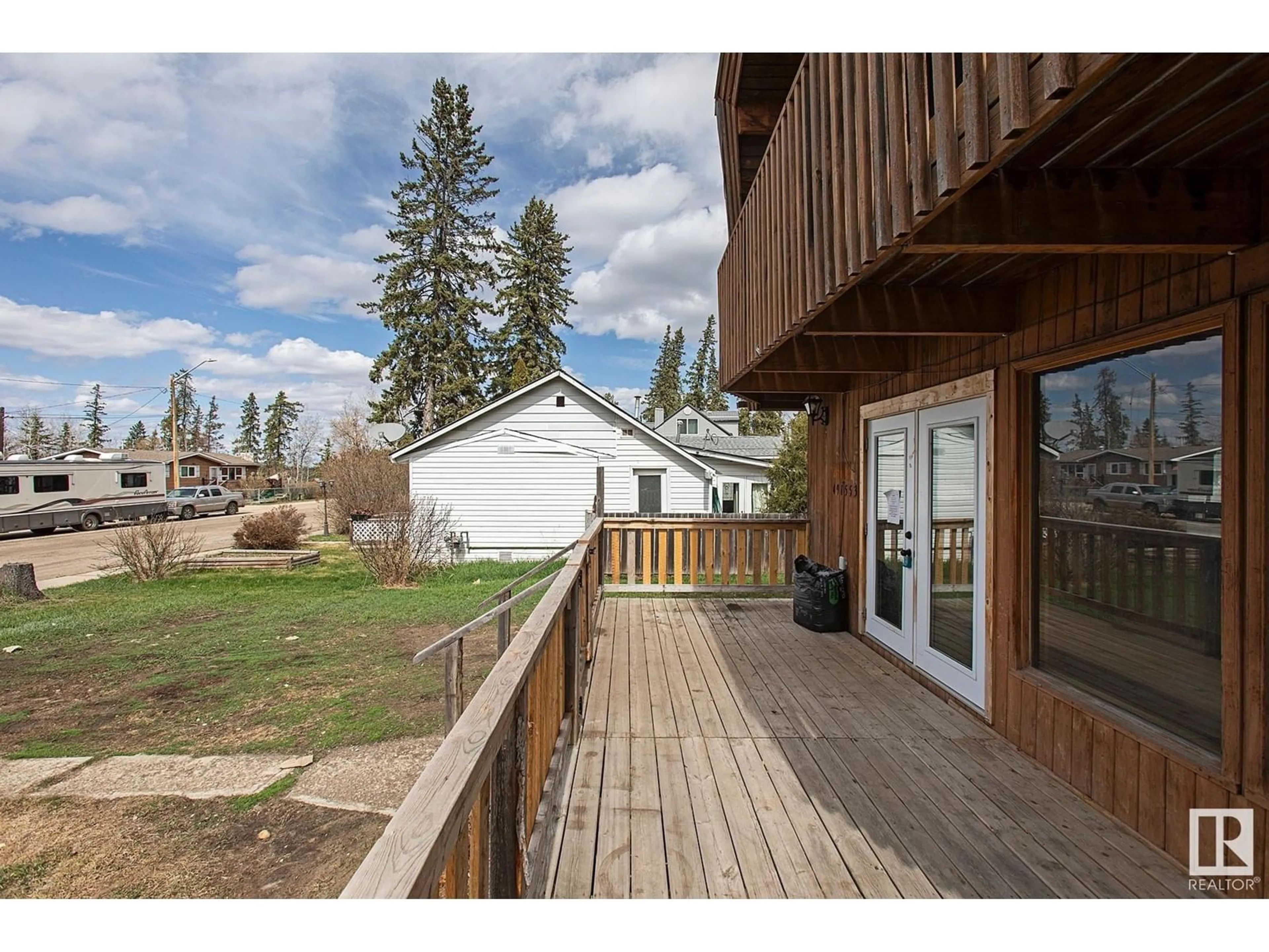 Patio, mountain view for 4915 53 ST, Entwistle Alberta T0E0S0