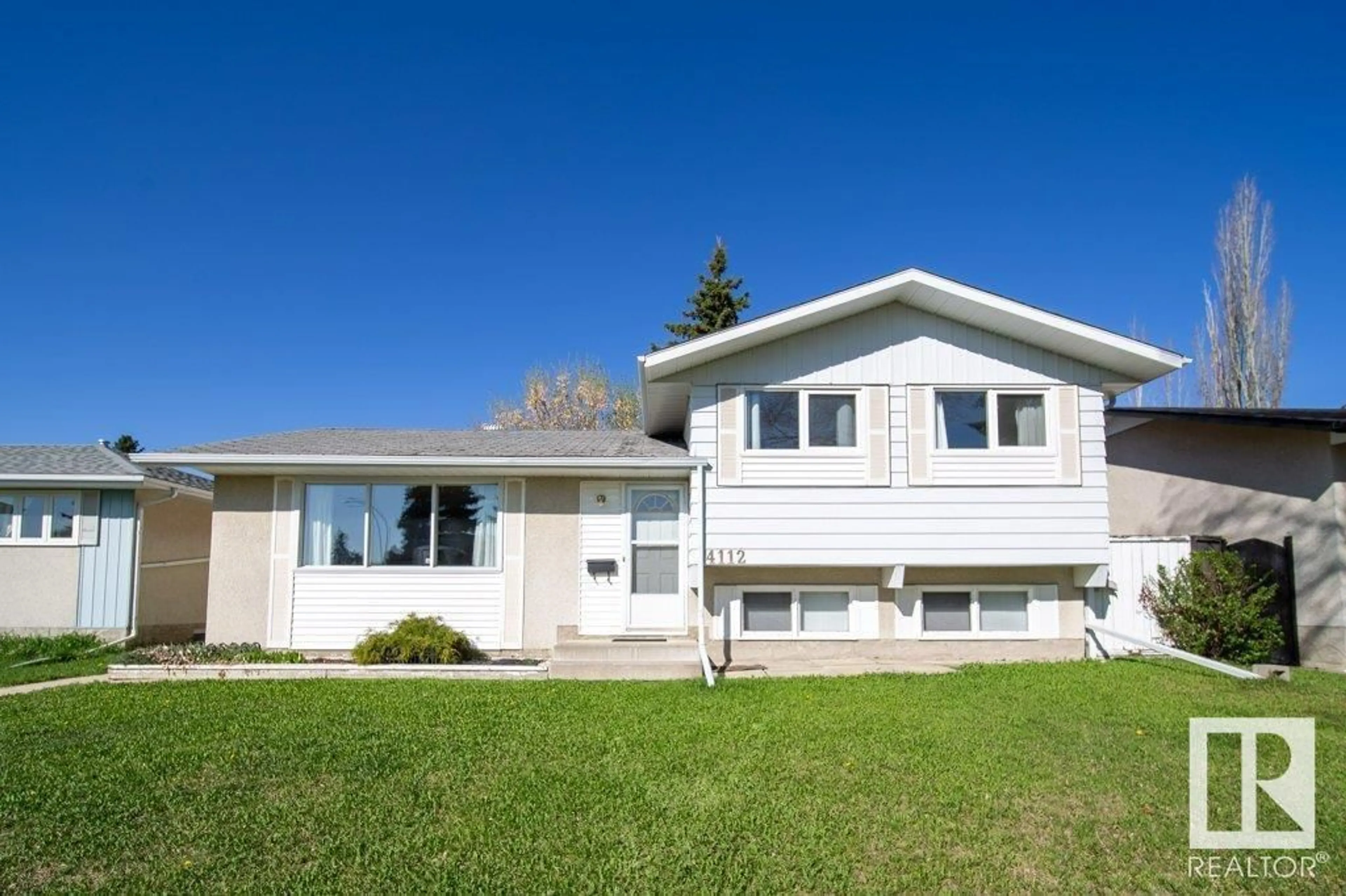 Home with vinyl exterior material, street for 4112 SOUTH PARK DR, Leduc Alberta T9E4Z4