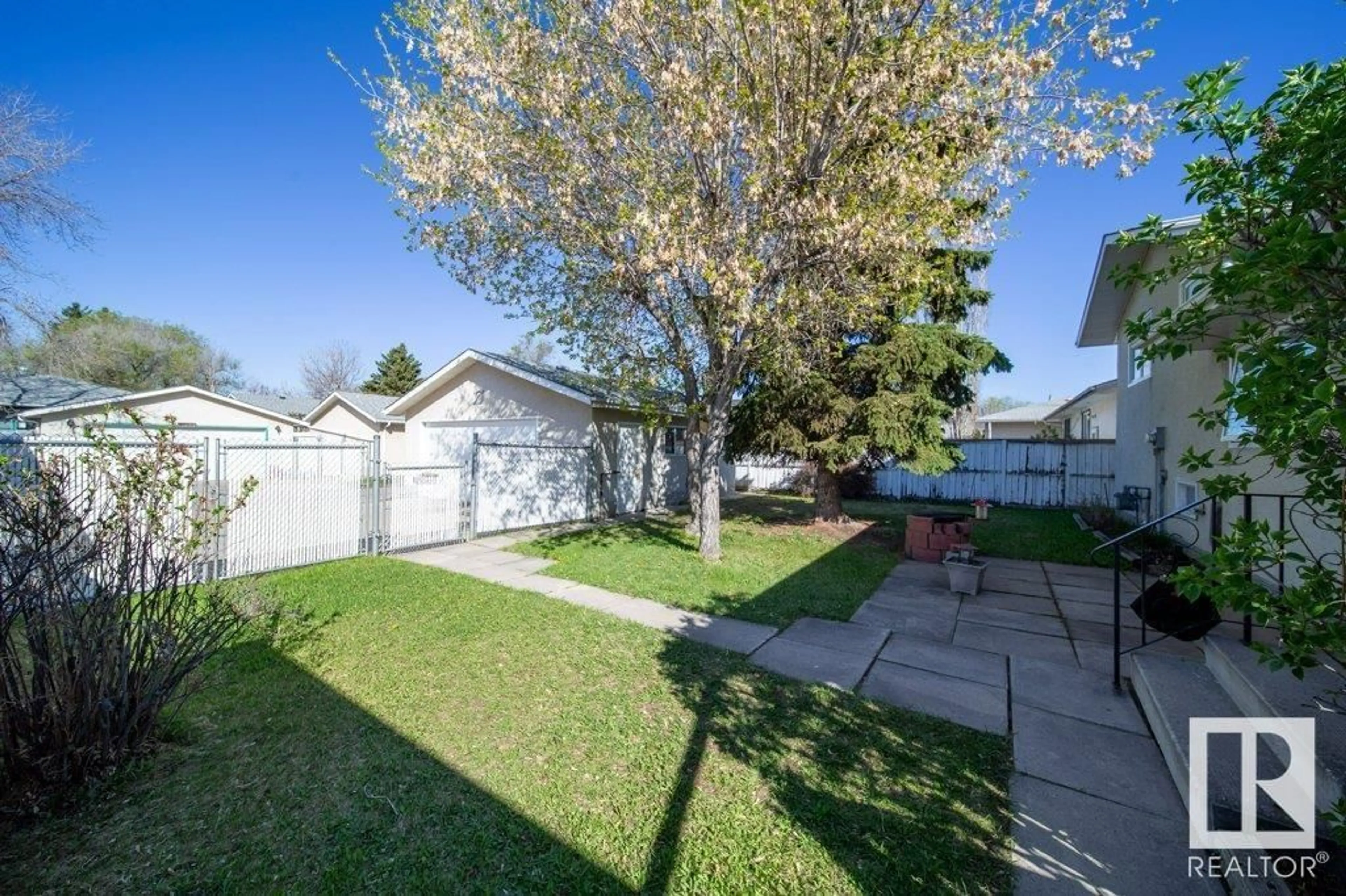 Patio, street for 4112 SOUTH PARK DR, Leduc Alberta T9E4Z4