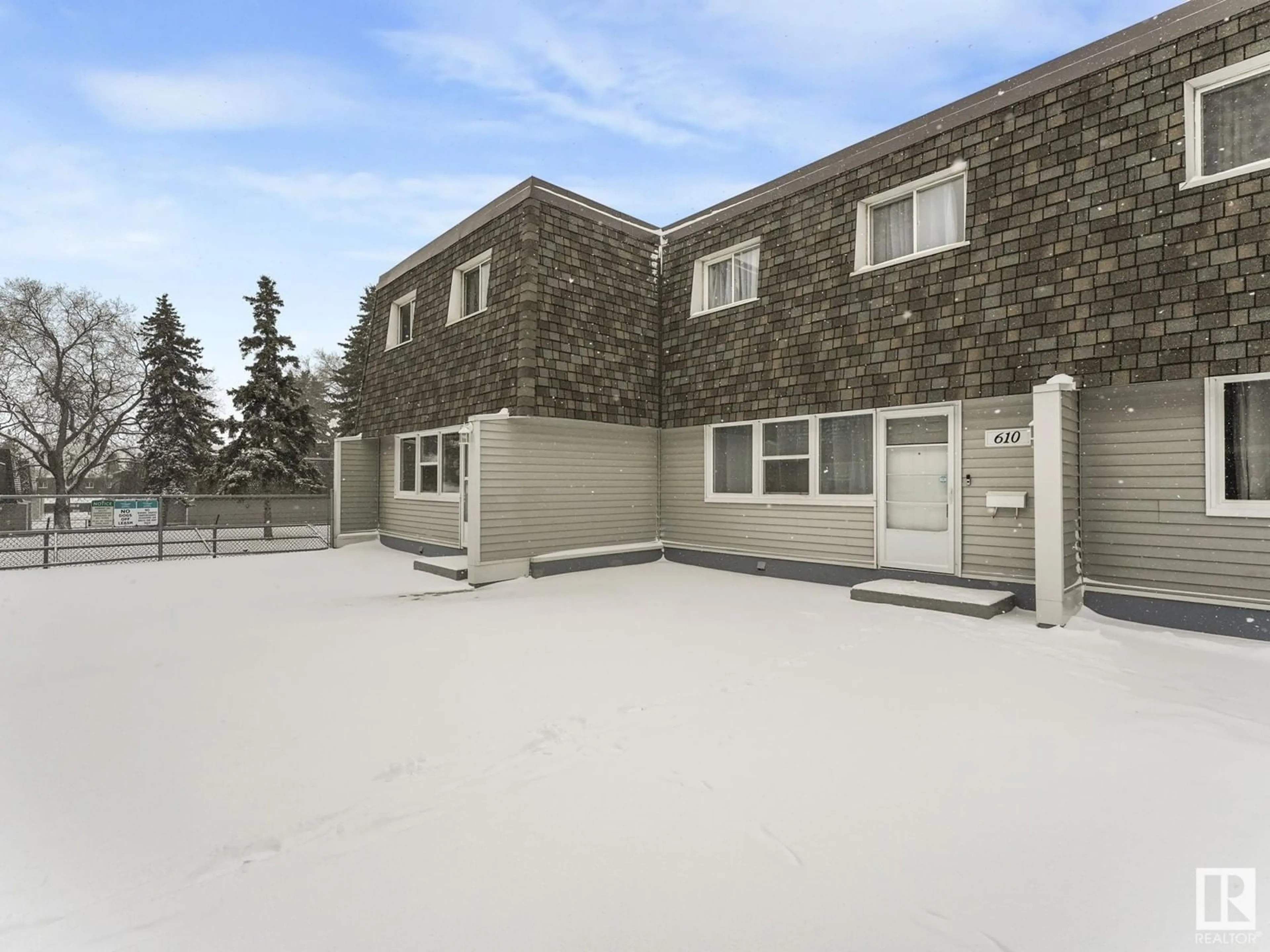 Patio, street for 610 VILLAGE ON THE GREEN GR, Edmonton Alberta T5A1H2