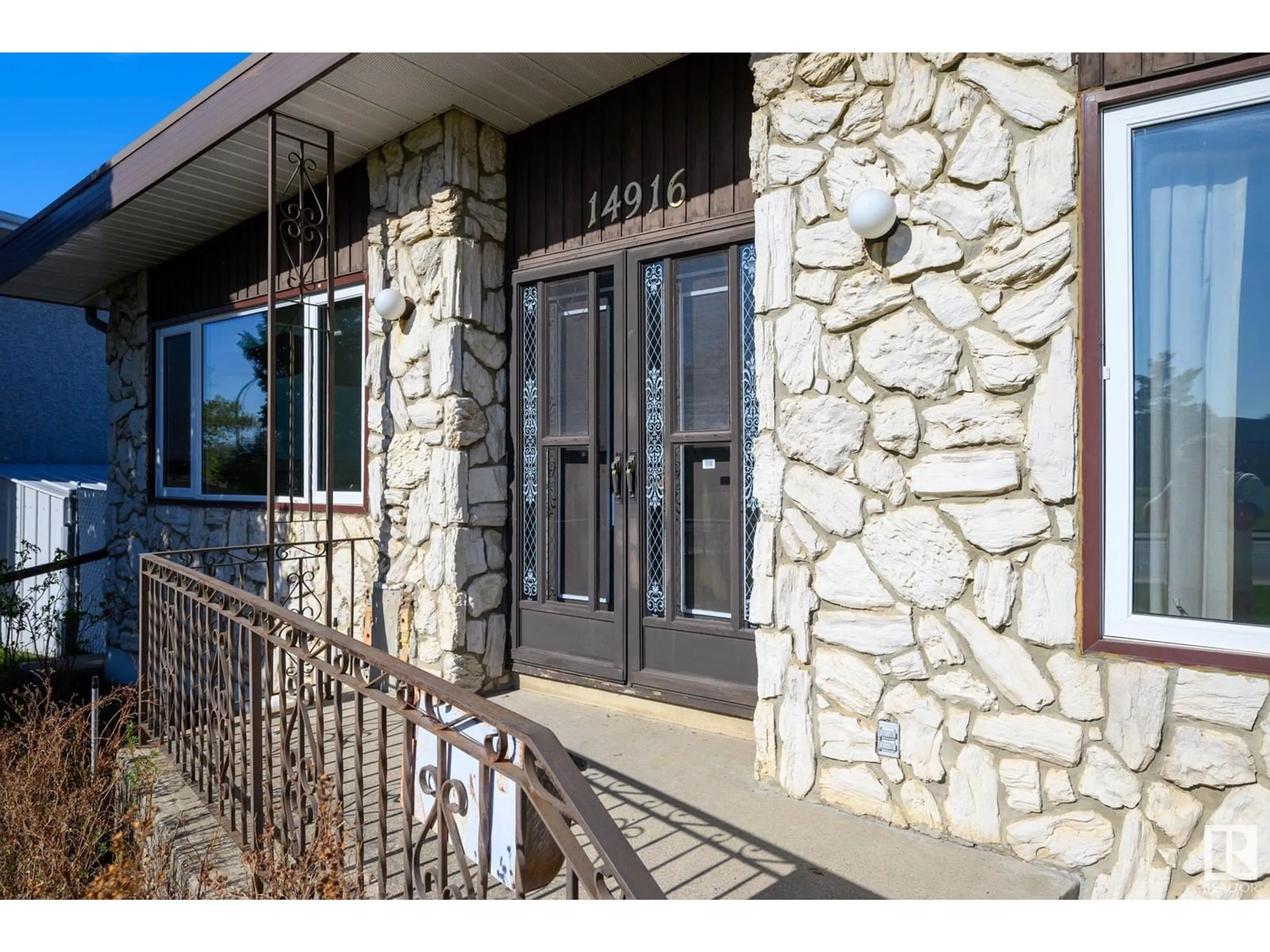 Indoor entryway for NW - 14916 94 ST, Edmonton Alberta T5E3W6