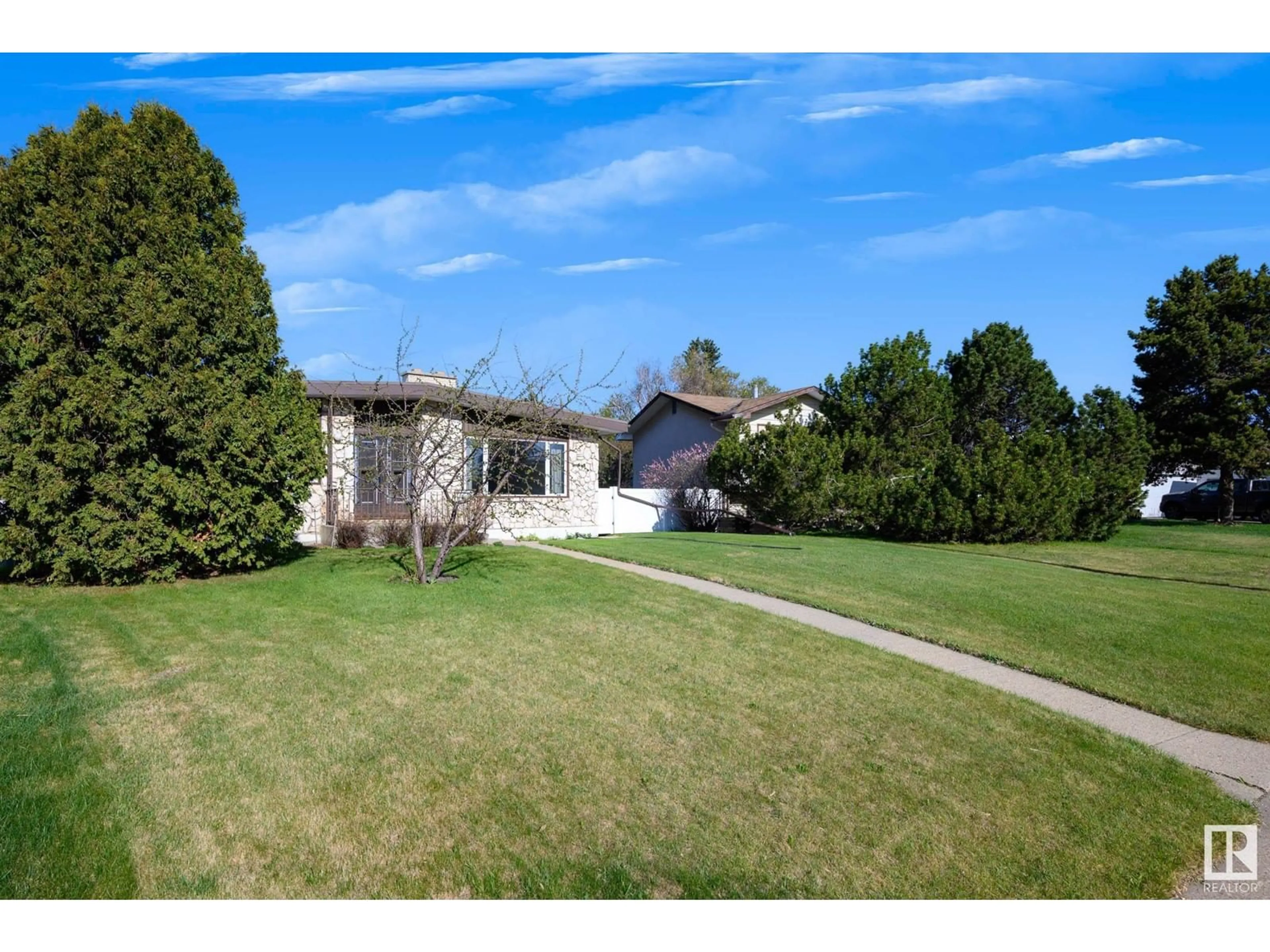 A pic from outside/outdoor area/front of a property/back of a property/a pic from drone, street for NW - 14916 94 ST, Edmonton Alberta T5E3W6