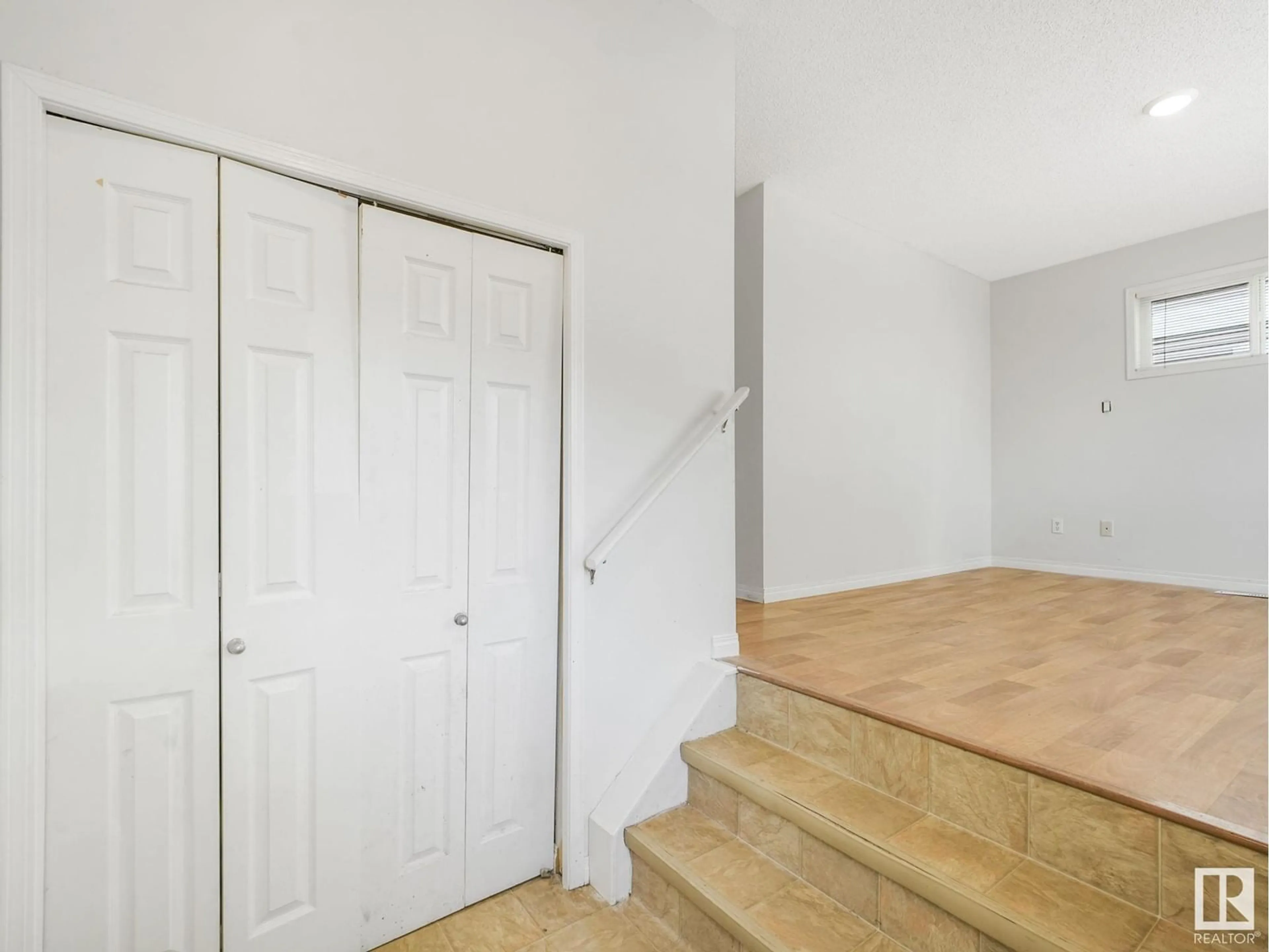 Stairs for #23 - 130 HYNDMAN CR, Edmonton Alberta T5A0E8