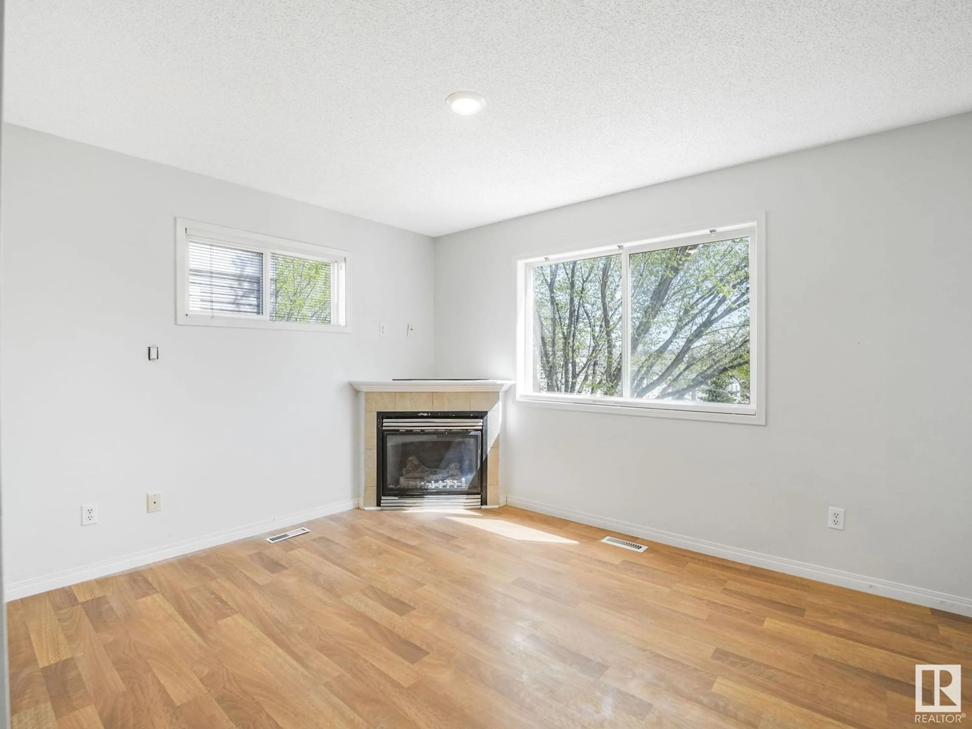 A pic of a room for #23 - 130 HYNDMAN CR, Edmonton Alberta T5A0E8
