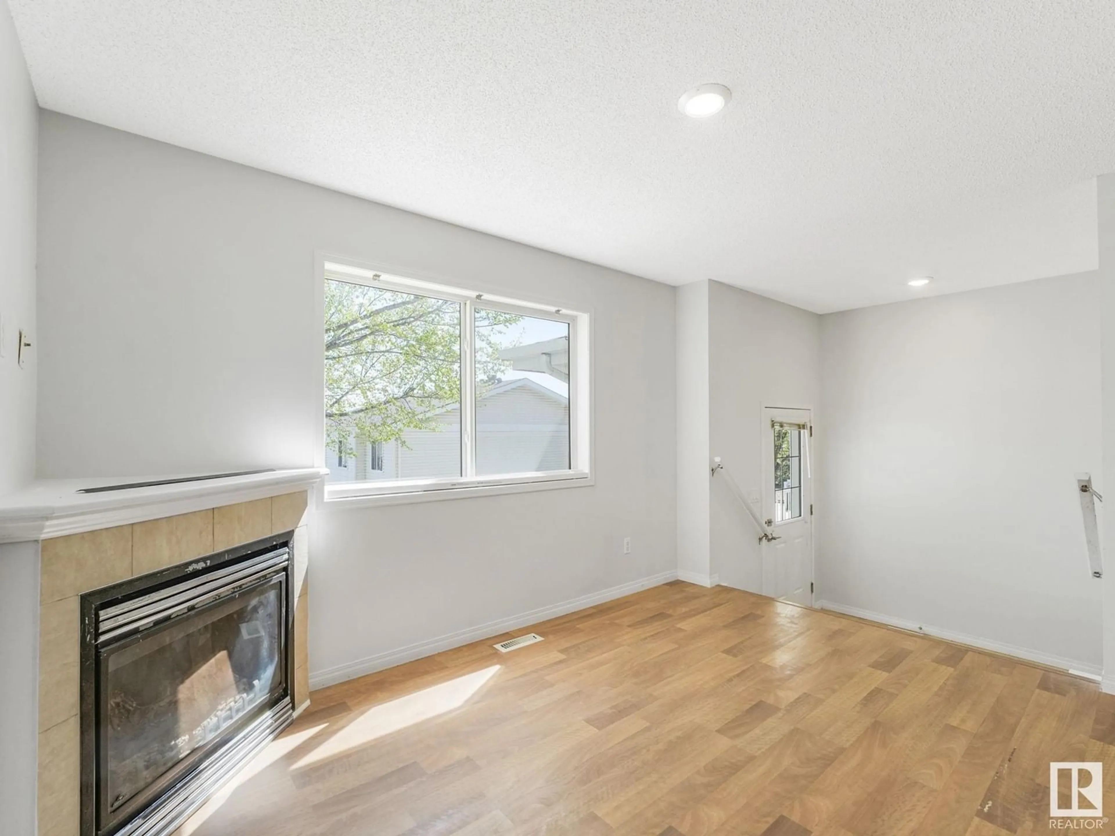 A pic of a room for #23 - 130 HYNDMAN CR, Edmonton Alberta T5A0E8
