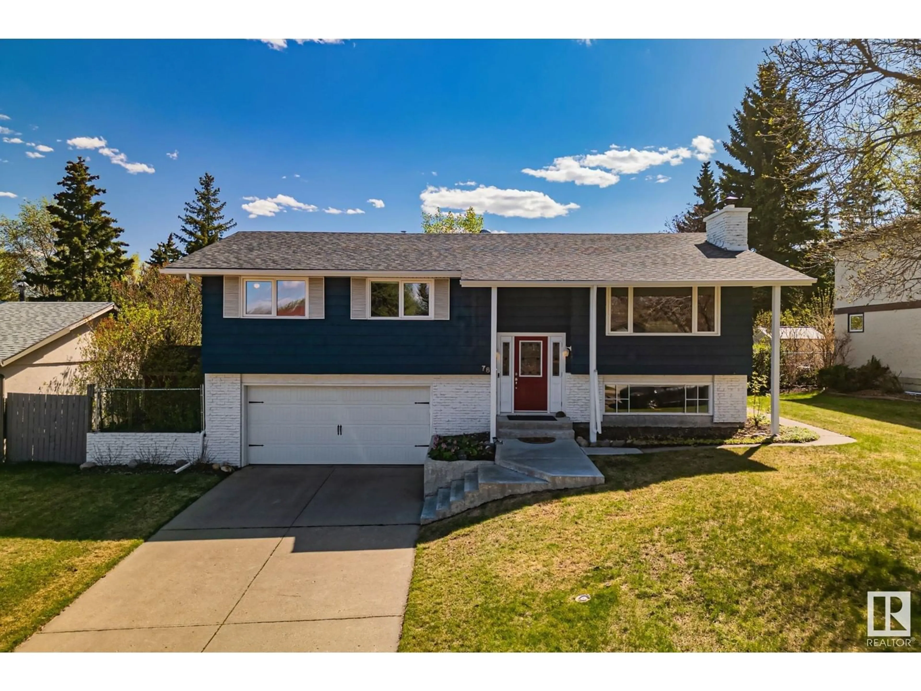 Home with vinyl exterior material, street for 78 MANOR DR, Sherwood Park Alberta T8A2J1