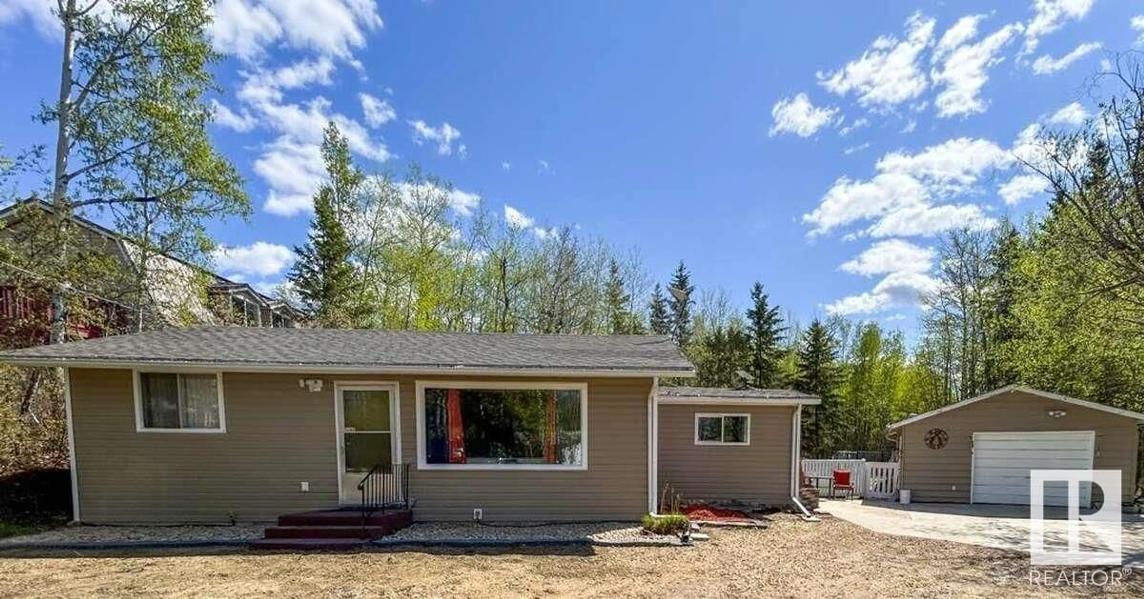 Home with vinyl exterior material, unknown for 105 - 3029 TOWNSHIP ROAD 574, Rural Barrhead County Alberta T7N1A1