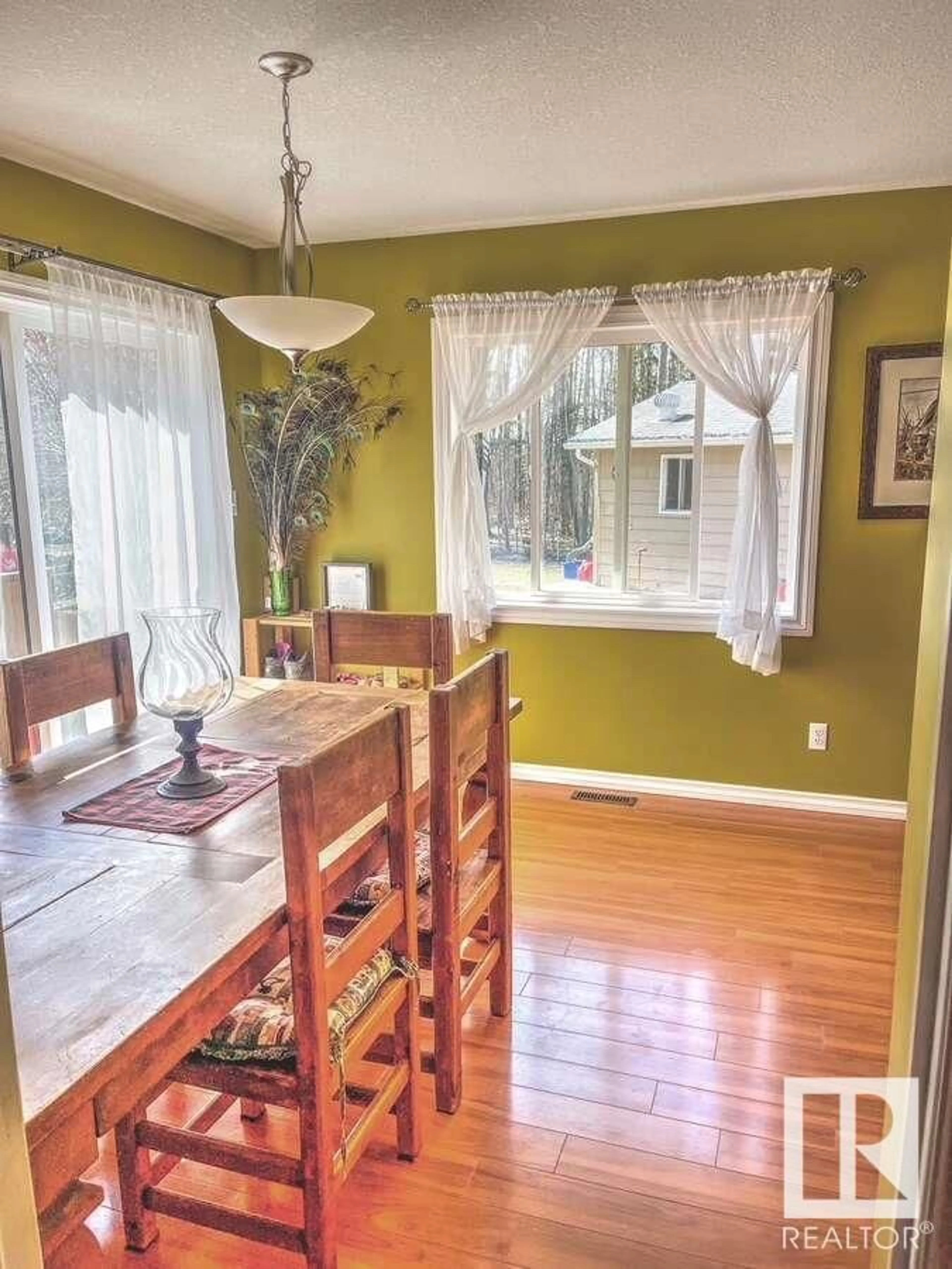 Dining room, wood/laminate floor for 105 - 3029 TOWNSHIP ROAD 574, Rural Barrhead County Alberta T7N1A1