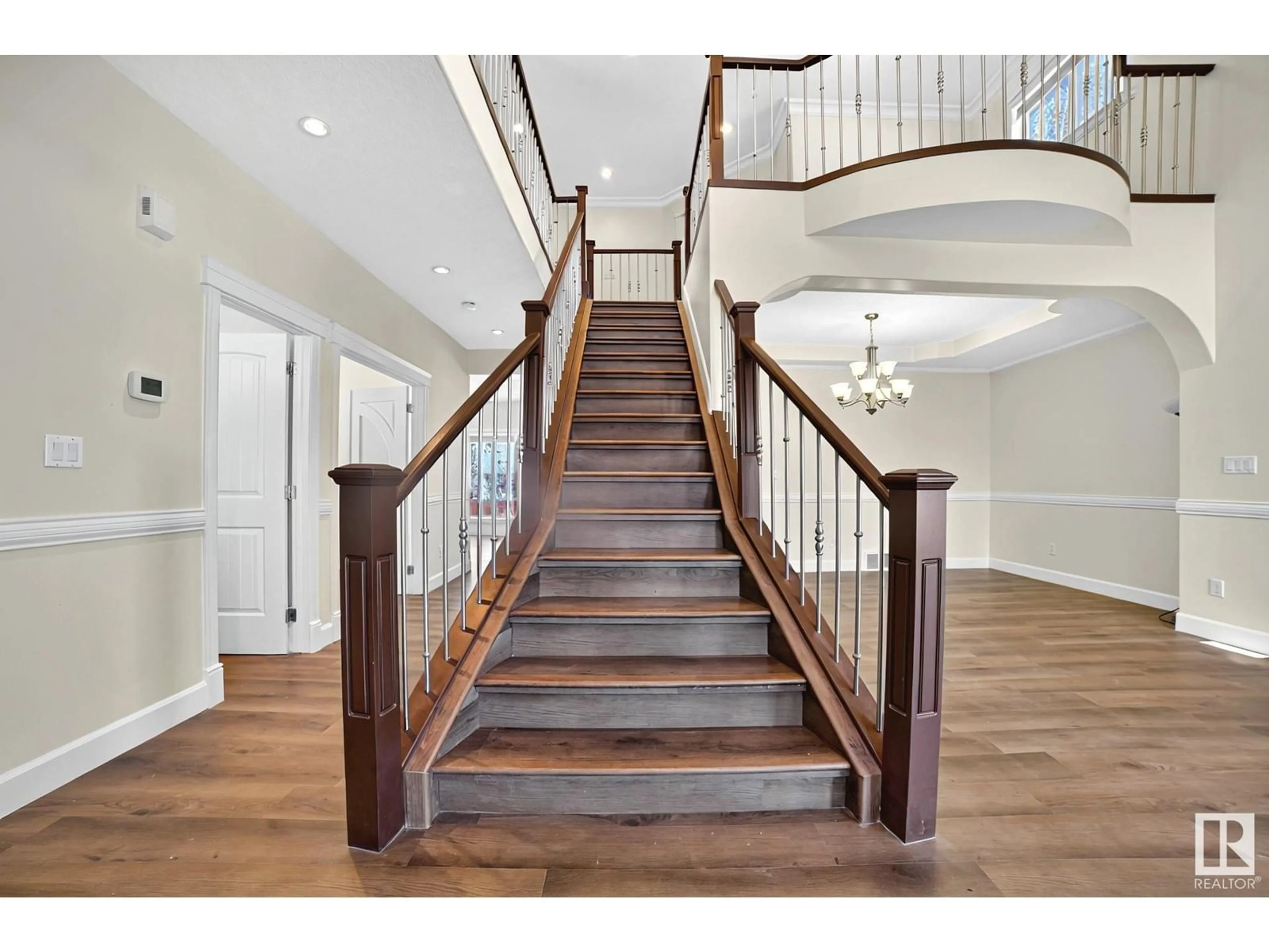 Stairs for 10 JEFFERSON RD, Edmonton Alberta T6L6M1